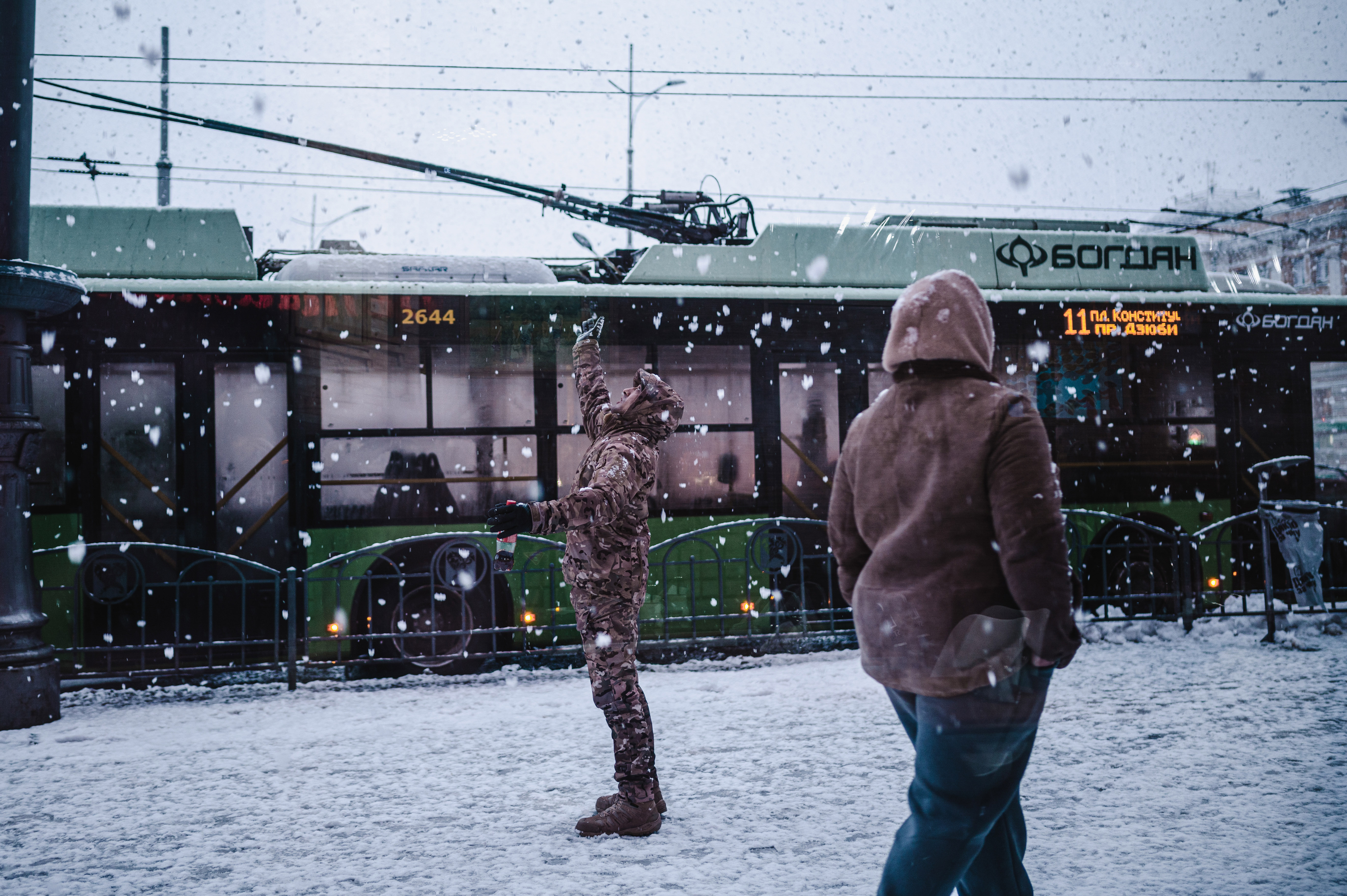 A soldier in Kharkiv, enjoying the snow. ©Denis Vėjas