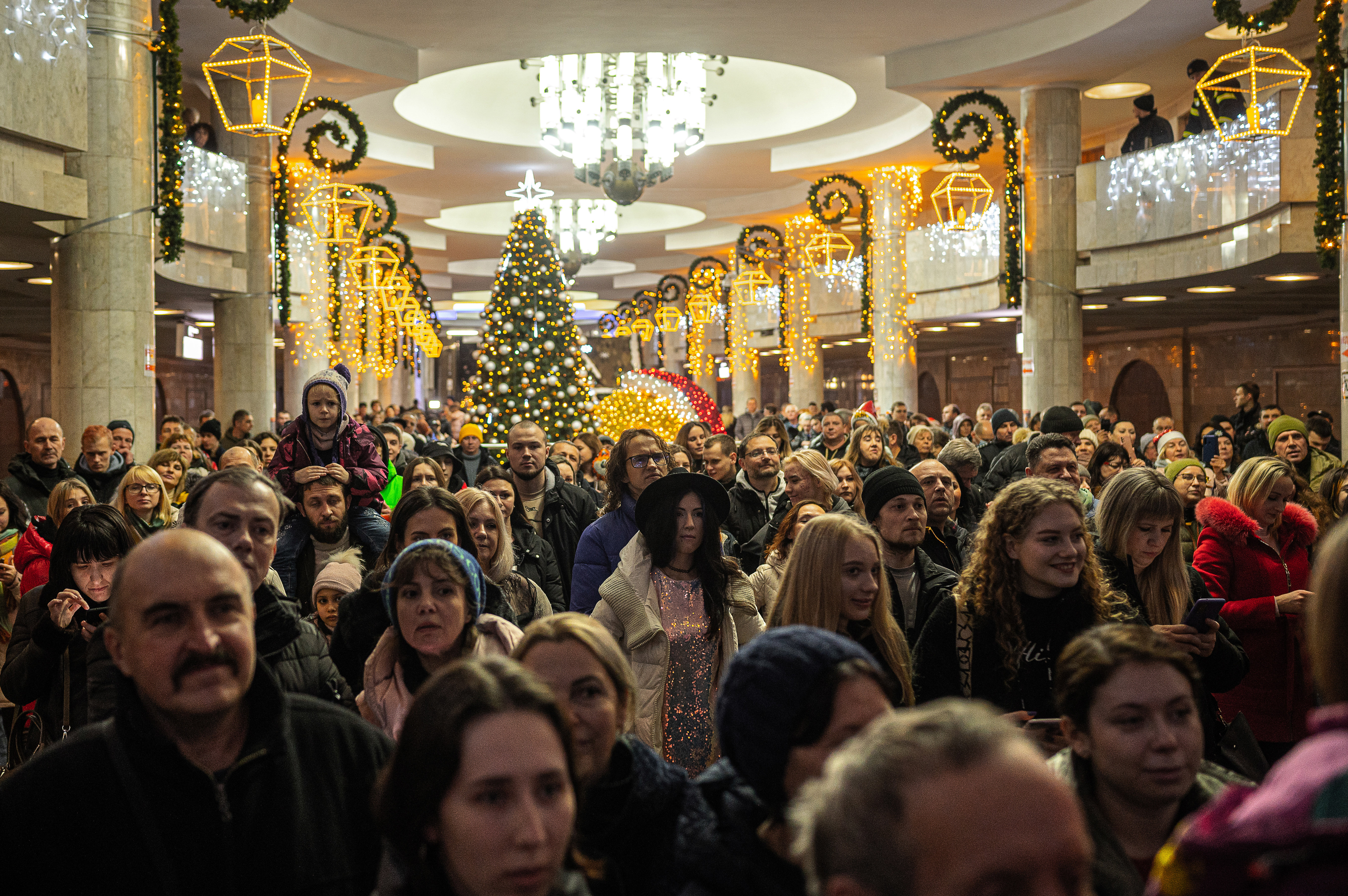 Kharkiv residents are celebrating the year of 2024 in a metro station. ©Denis Vėjas