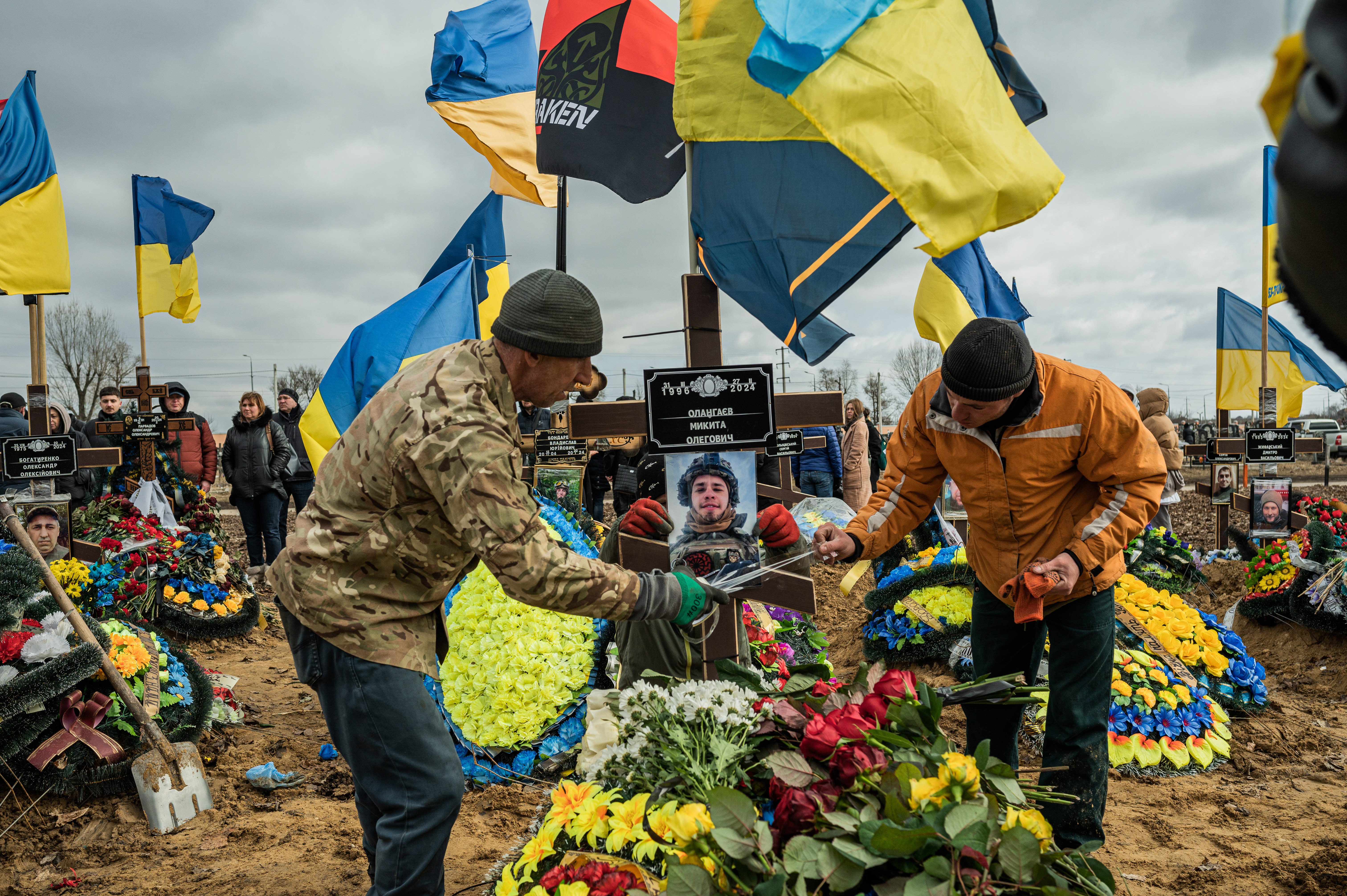 Kharkiv’s 18th cemetery on the second anniversary of the invasion. ©Denis Vėjas
