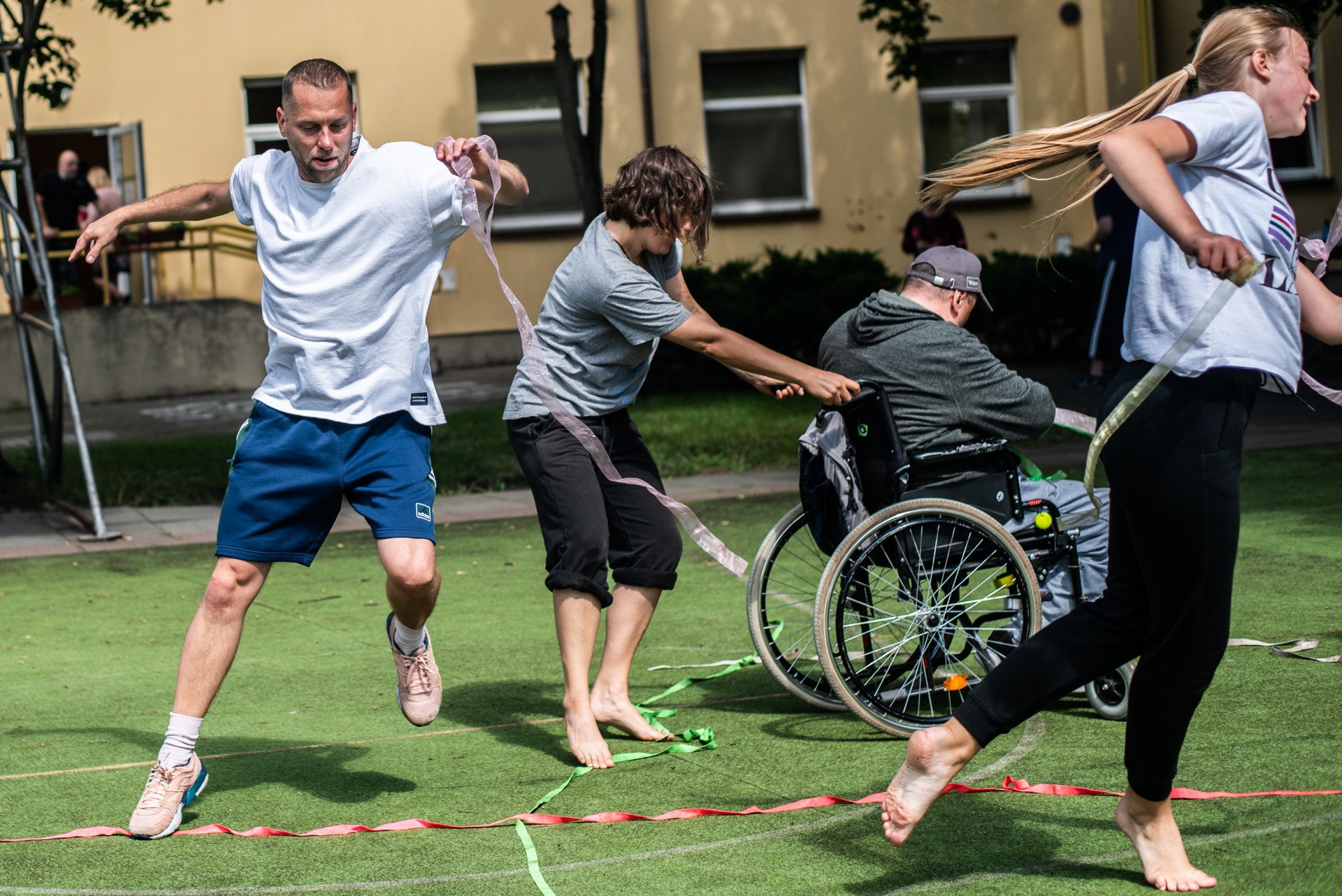 “Creative Movement Laboratory”, founded by contemporary dancers Mantas Stabačinskas and Vasara Visockaitė, broke the barriers of who can dance between people with disabilities and able-bodied people. ©Mindaugas Drigotas