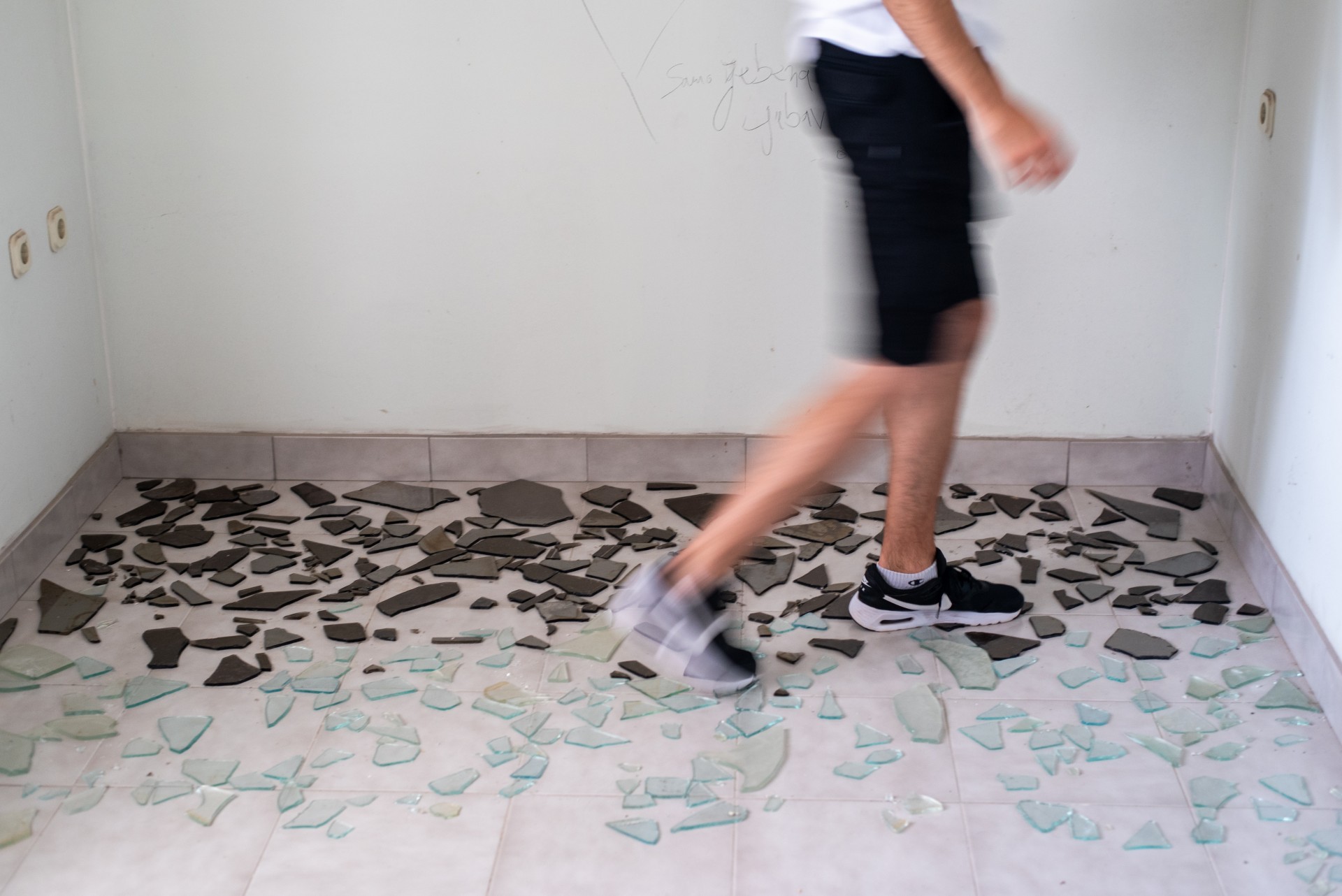 Serbian artist Dejan Krstić in his exhibition space in Hvar, Croatia ©Berta Tilmantaitė