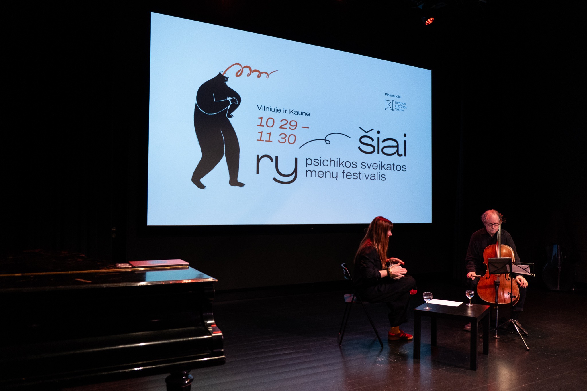 ‘Jugulbandi’ performed by Helen Anahita Wilson and Anton Lukoszevieze at the Mental Health Arts Festival Ryšiai in November 2025. ©Francesco Rufini