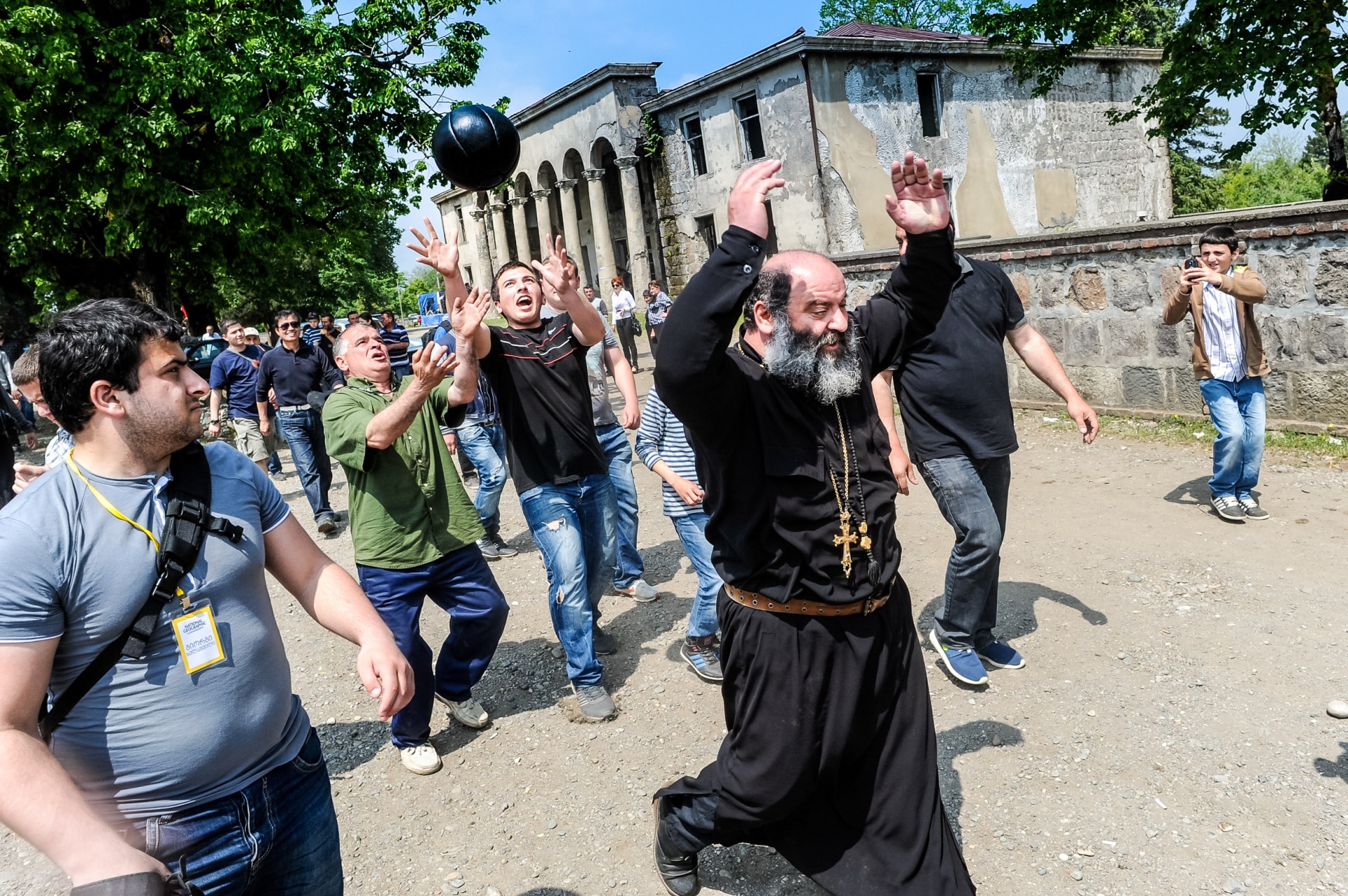On burti’s way to the church everybody can try and lift it.
