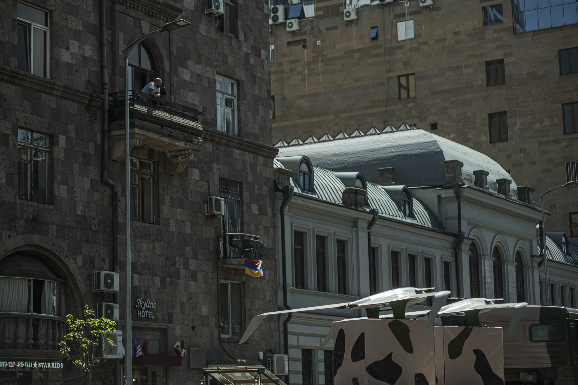 The military parade showcased Armenian-made drones, as well as French and Indian weaponry that has replaced the Russian arsenal. © Denis Vėjas