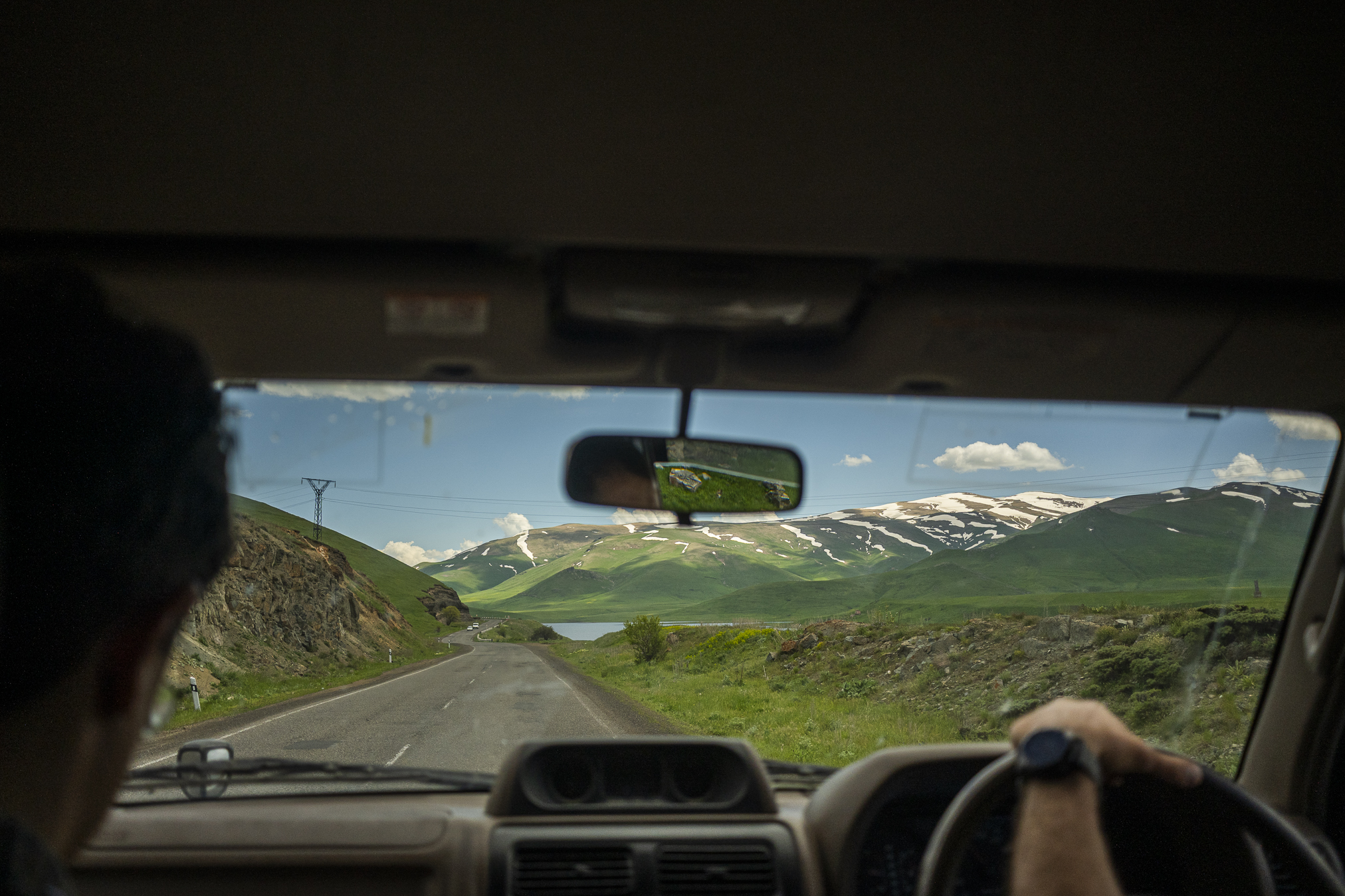 With Stepan, we drive through Syunik, Armenia's mountainous southern region. On either side of the region lies Azerbaijani territory. © Denis Vėjas