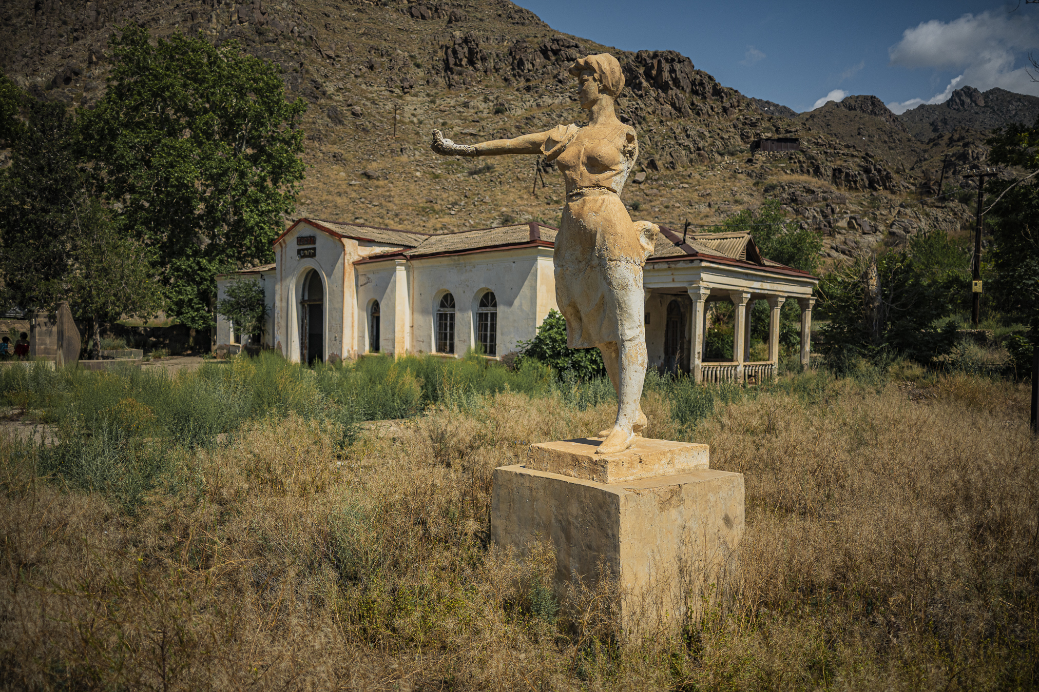 A peace sculpture at the abandoned Meghri railway station. The outstretched hand points towards Nakhichevan, Azerbaijan's exclave. © Denis Vėjas