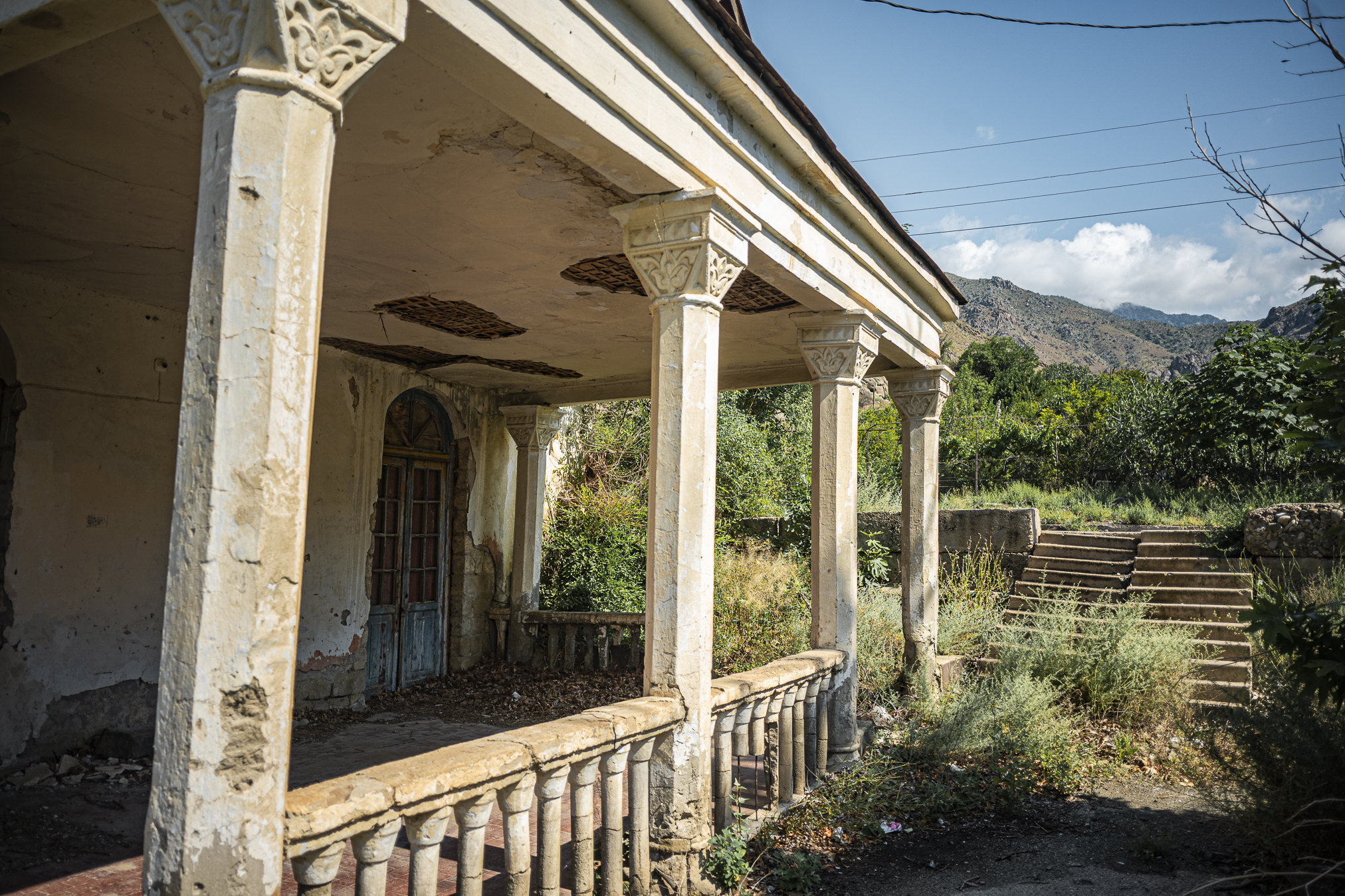 The dilapidated building of Meghri railway station. © Denis Vėjas