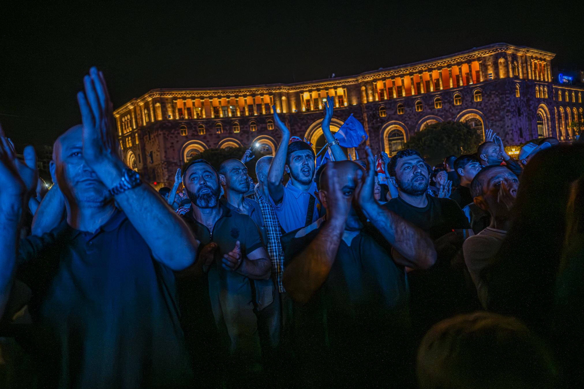 Nikol Pashinyan's supporters take part in a rally in Republic Square, Yerevan. © Denis Vėjas