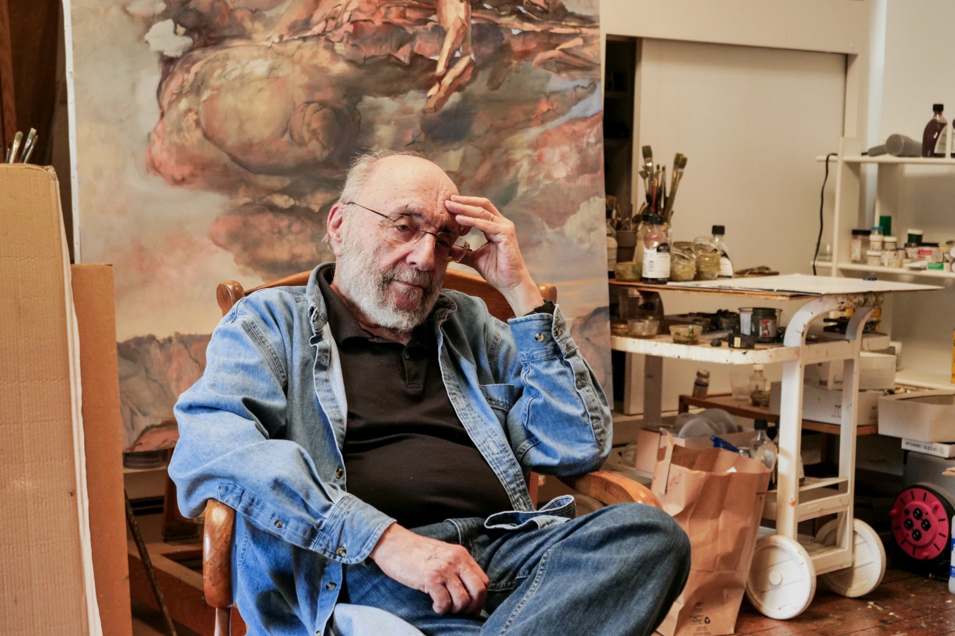 Painter Samuel Bak in his home studio in Weston, Massachusetts. ©Ieva Lygnugarytė
