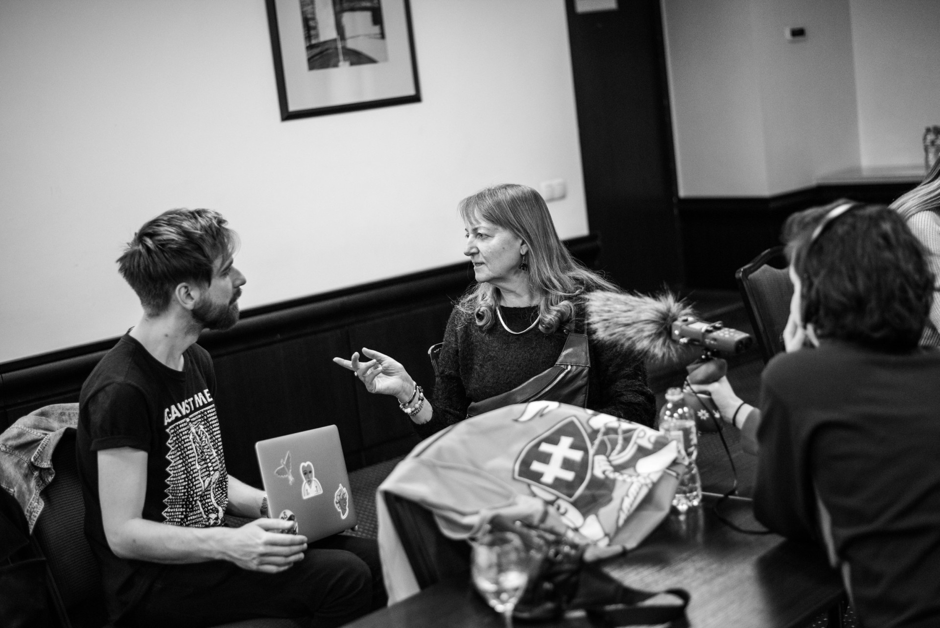 Journalist Karolis Vyšniauskas and Lilija during the interview. ©Berta Tilmantaitė