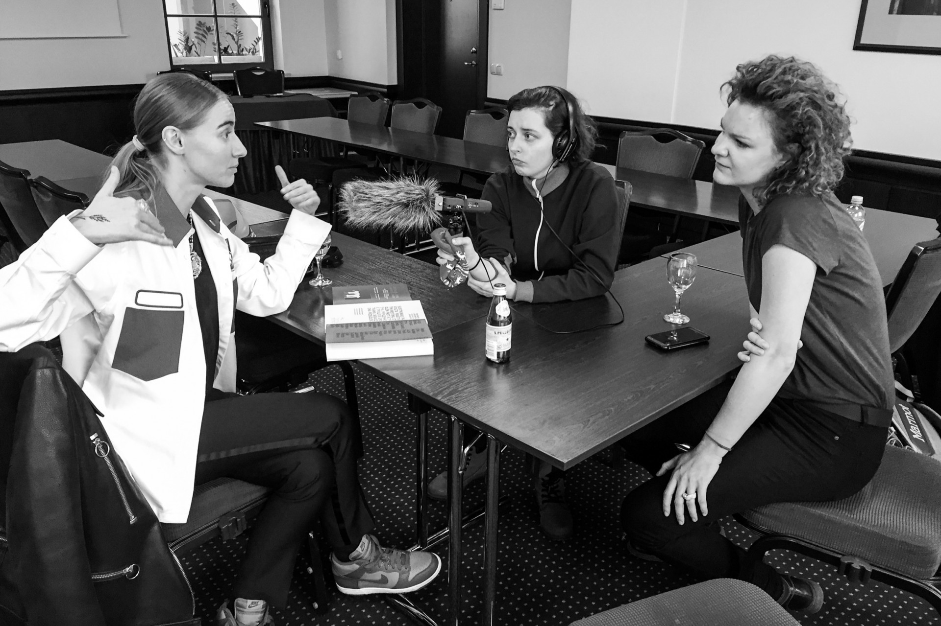 Silvana Imama, sound director Kata Bitowt and journalist Berta Tilmantaitė during the interview. ©Karolis Vyšniauskas