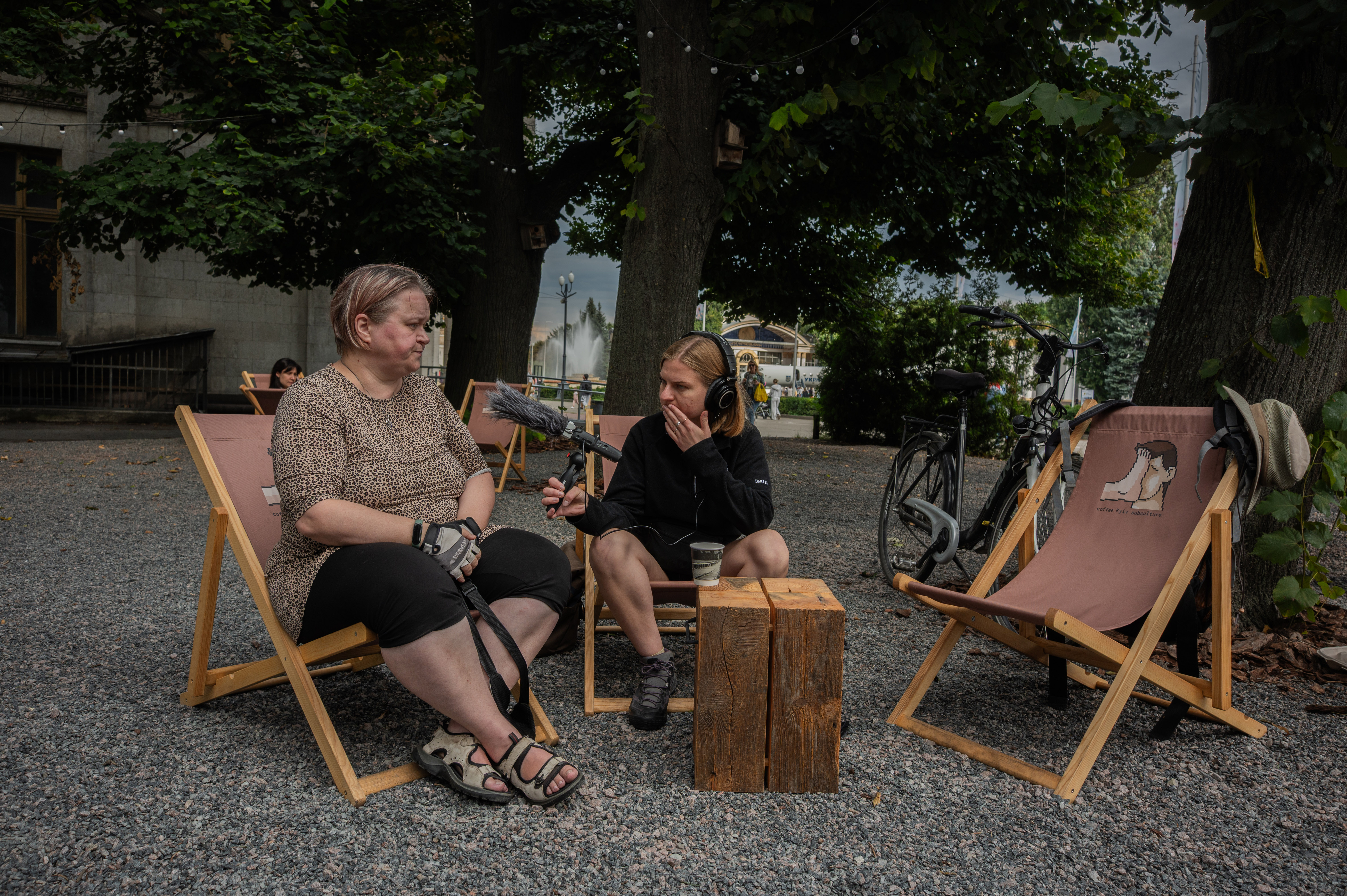 “When the full-scale war began, instead of falling to their knees and crying ‘save us’ while looking at the sky, Ukrainian women did what they always do – they rolled up their sleeves and got to work,” says Mariia Dmytriieva. ©Denis Vėjas