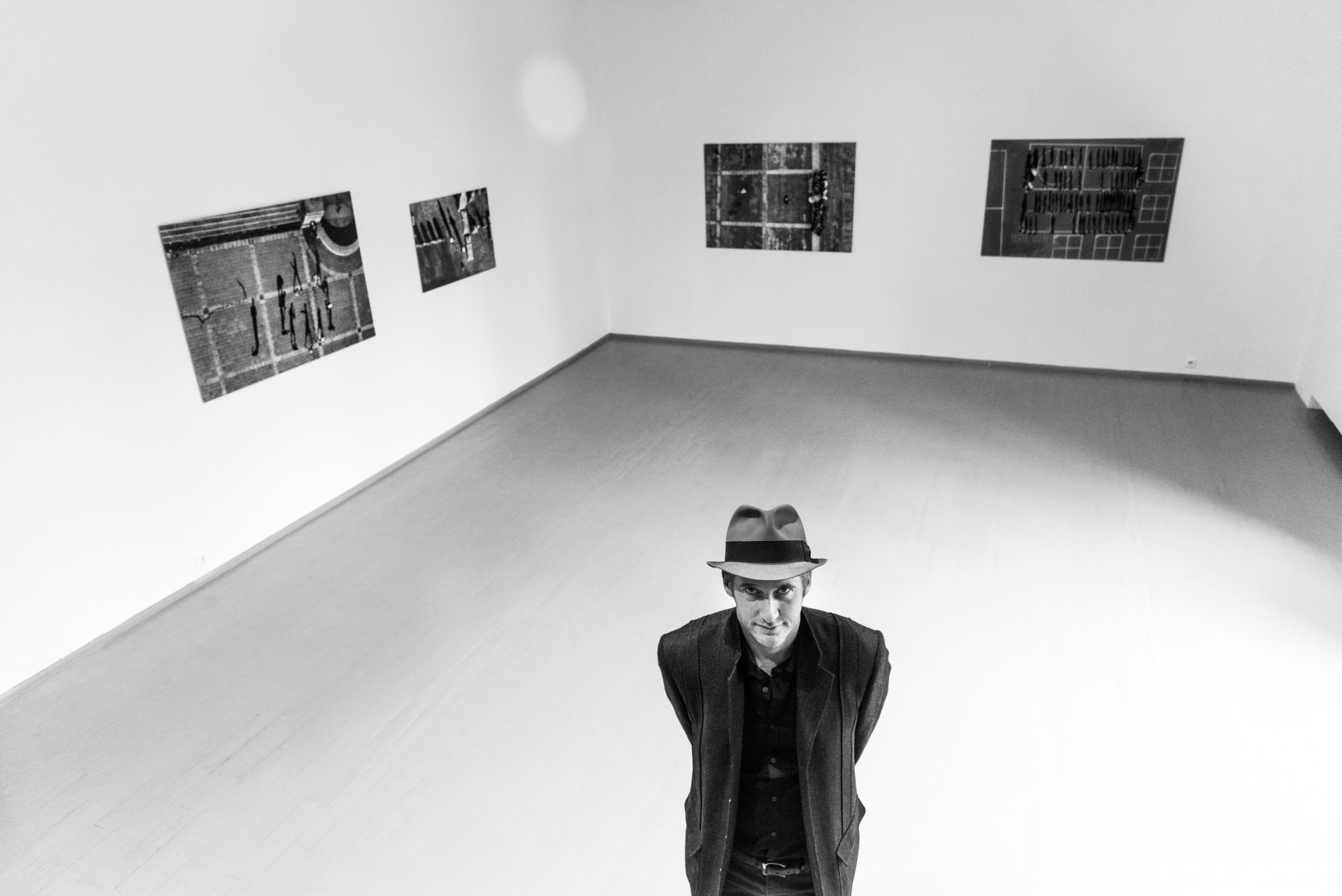 Tomas van Houtryve posing in his photo exhibition in 