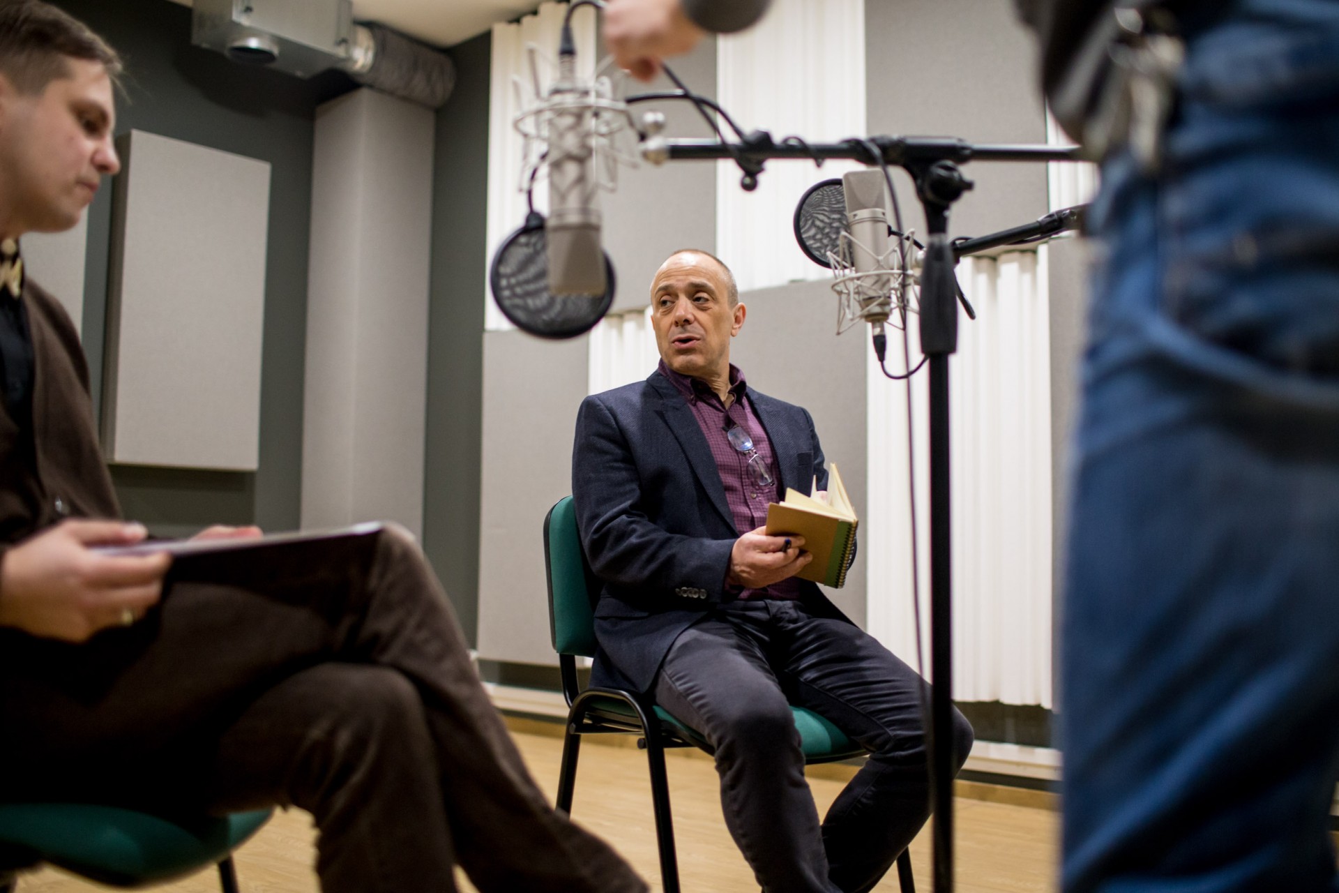 Journalist Artūras Morozovas interviews a senior editor of Radio Free Europe Brian Whitmore