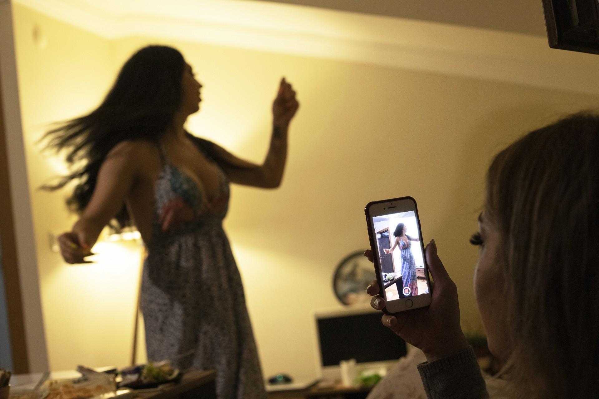 Roshanak is filming every moment of her sister's life during her short trip to Turkey to visit Haleh.