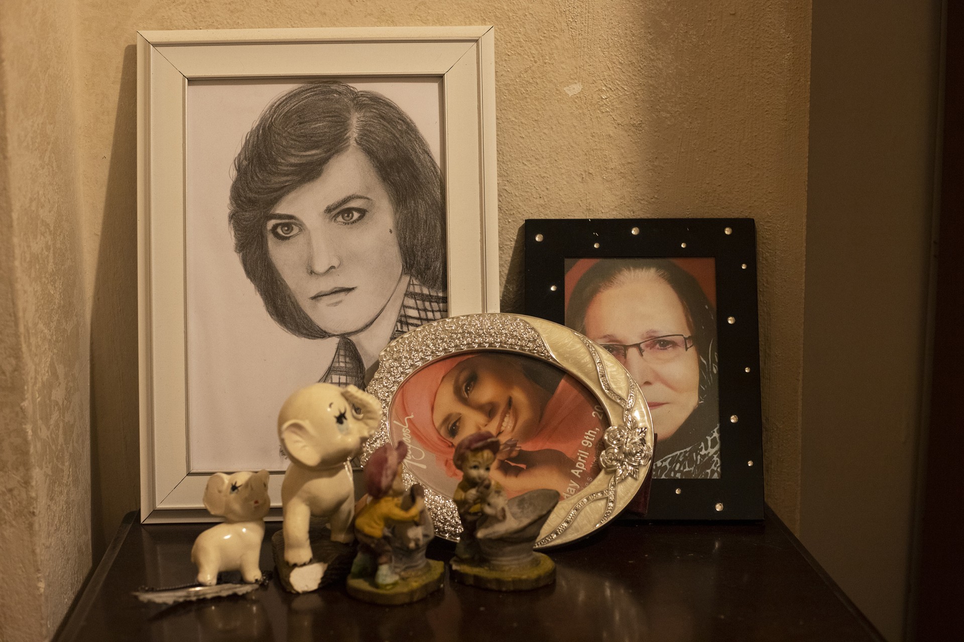 Pictures of Baran's mother and Googoosh – a famous Iranian pop music singer – adorn her bedroom.