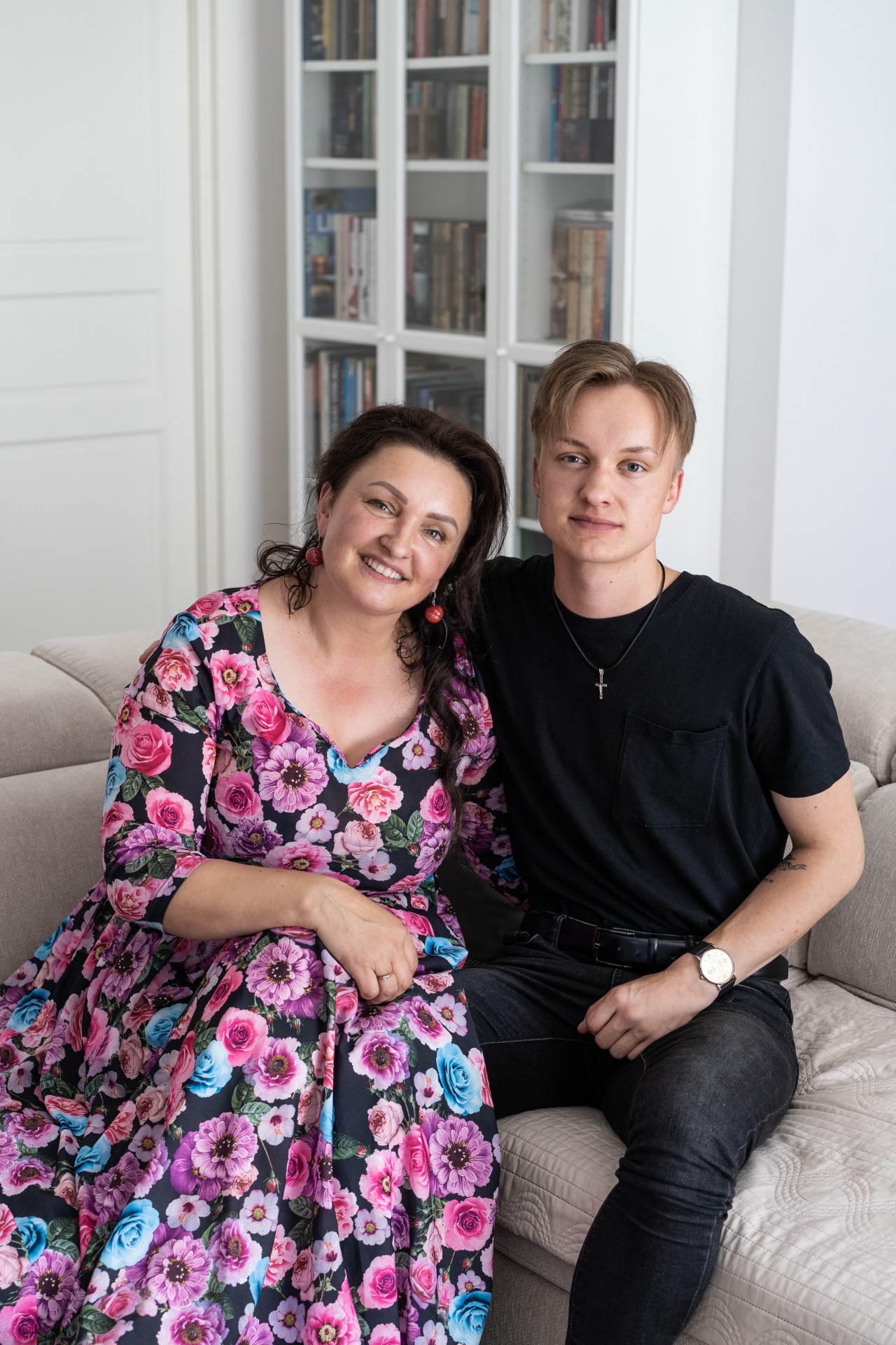 Haris su mama Vaida savo namuose Gargžduose. ©Severina Venckutė