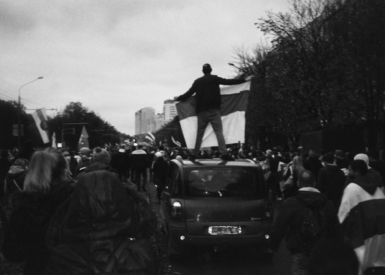Protestuotojų kolona juda link Bangaloro aikštės Minske, 2020 m. ©Anonimas