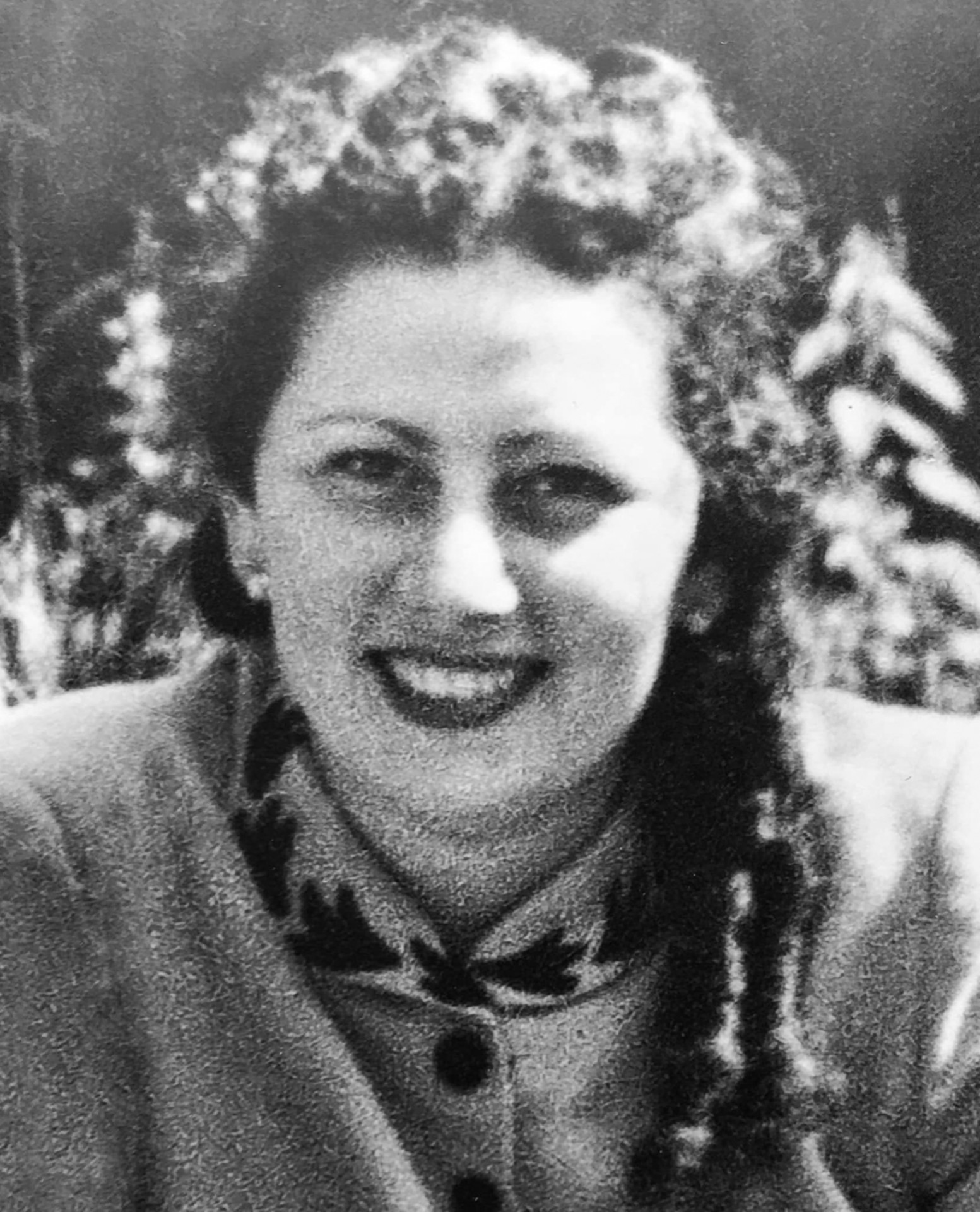 Amit močiutė, gydytoja Dr. Emilia Goldman.
