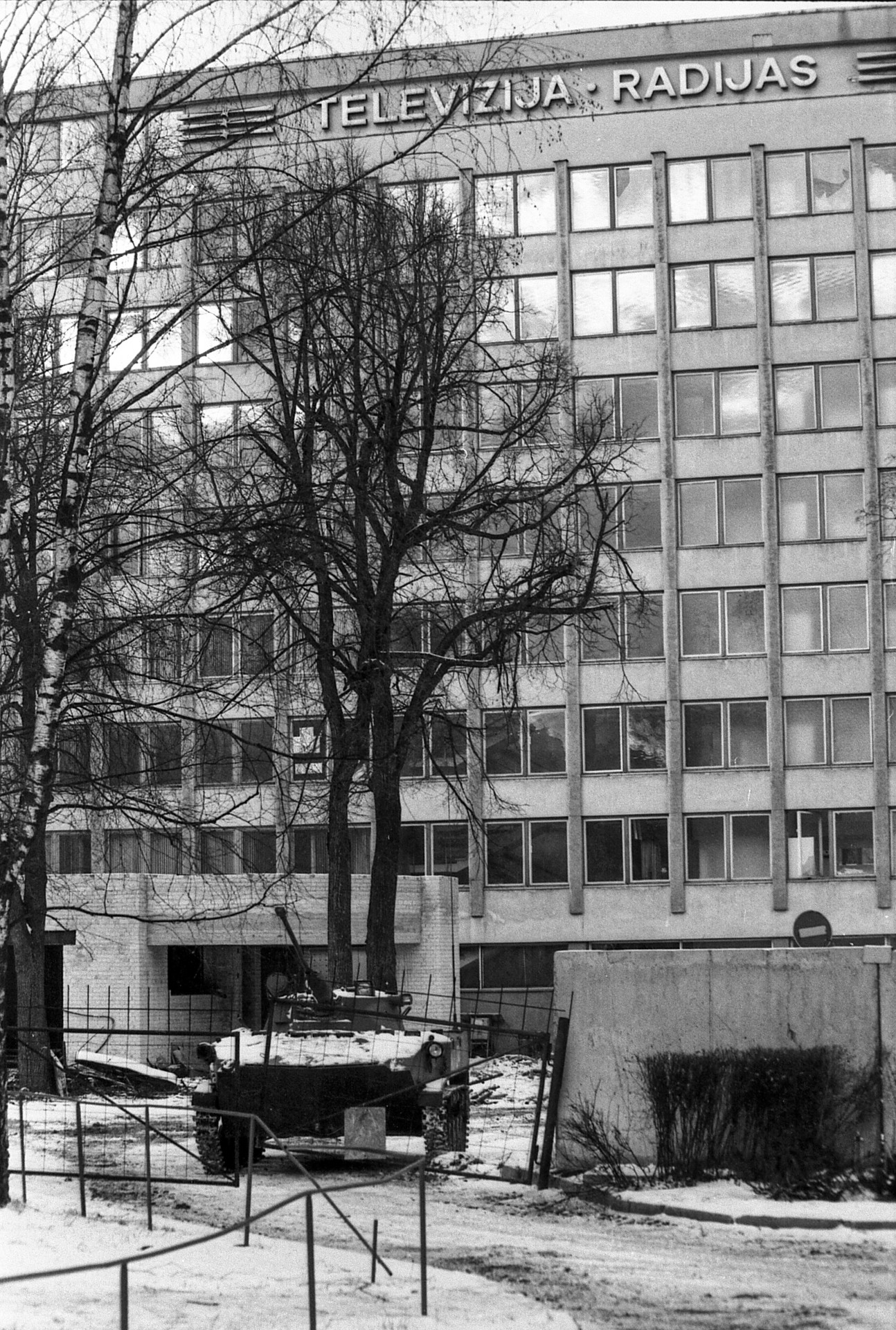 1991 m. sausio 13-osios rytas prie užgrobto Lietuvos radijo ir televizijos pastato. ©Paulius Lileikis