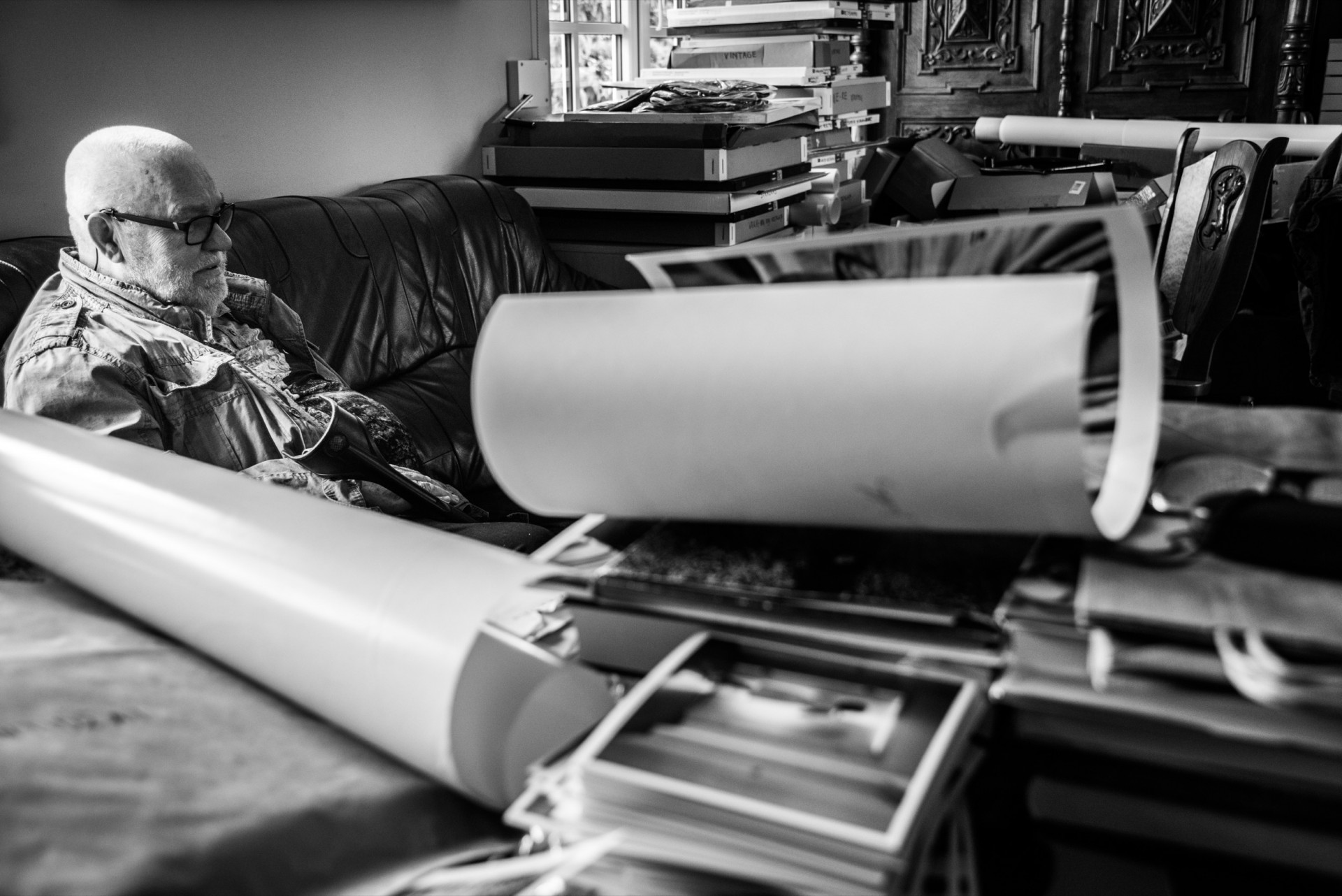 Antanas Sutkus interviu metu darbo kabinete savo namuose Vilniuje. ©Berta Tilmantaitė