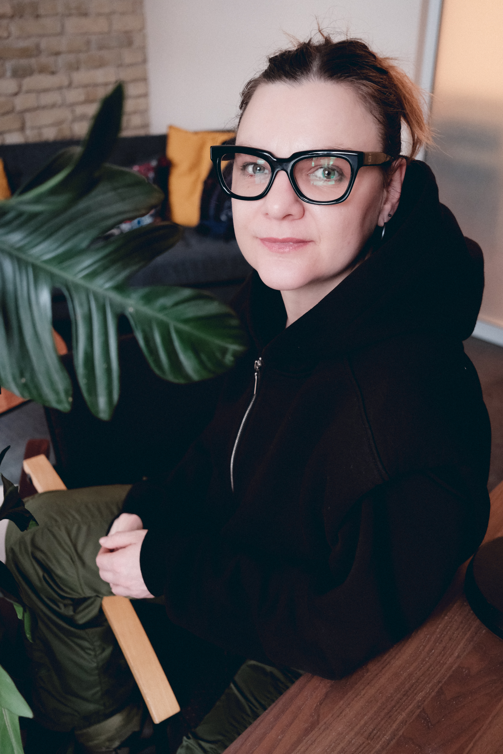 „Po praeito pokalbio abiems buvo jausmas, kad yra dar daug ką apkalbėti“, – prisimena Berta Tilmantė, fotožurnalistė ir NARA autorė. Atvirumo tema – pirmoji, kuriai psichologinių epizodų serijoje skirta antra dalis. ©Karolis Vyšniauskas