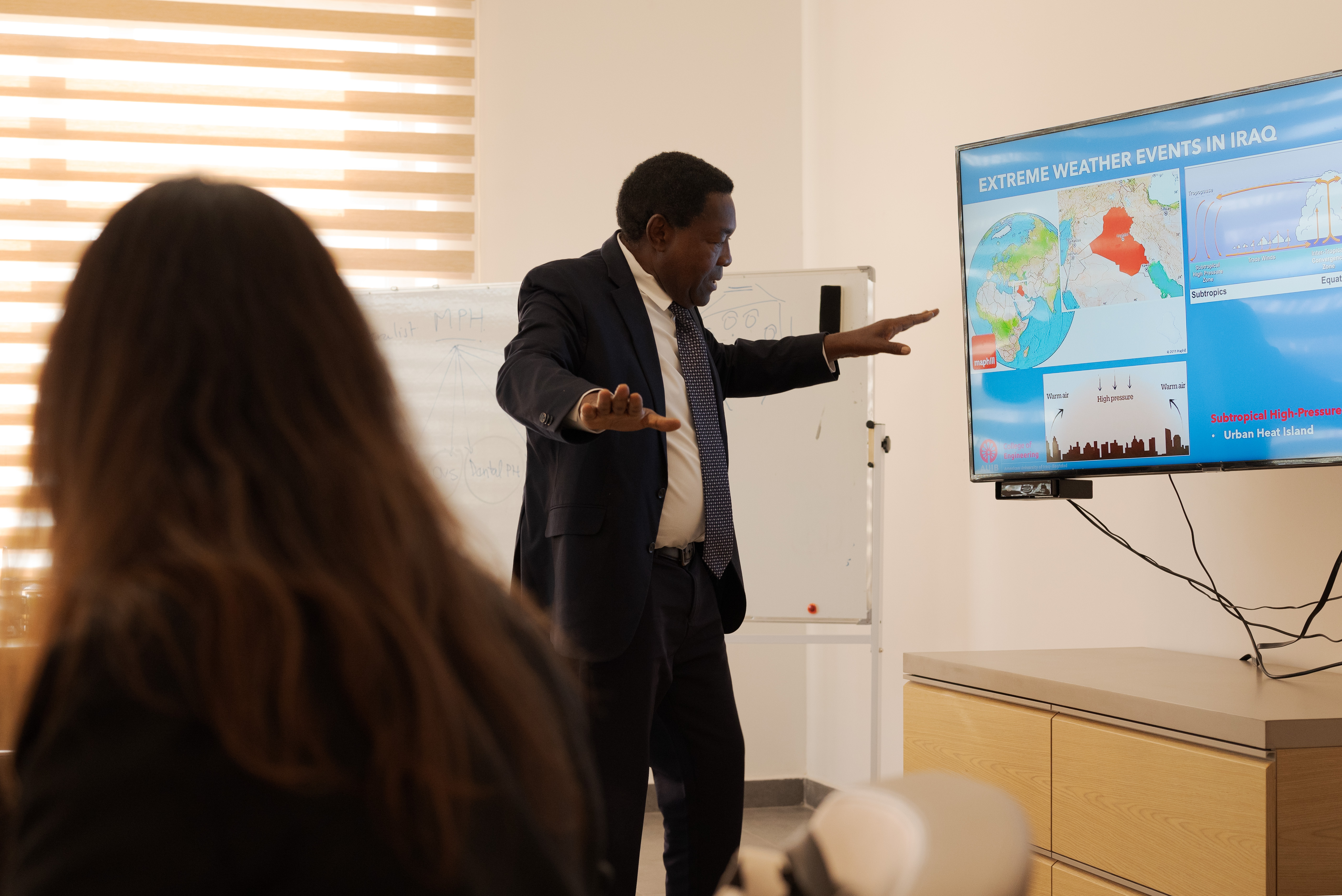 Dr. Davido M. Kargbo teigimu, Irake DI atlieka svarbų vaidmenį stebėdamas sausras ir liūtis, sudarydamas orų ir derliaus prognozes, valdydamas vandens išteklius ir padėdamas atkurti nualintą žemę. ©Julija Stankevičiūtė