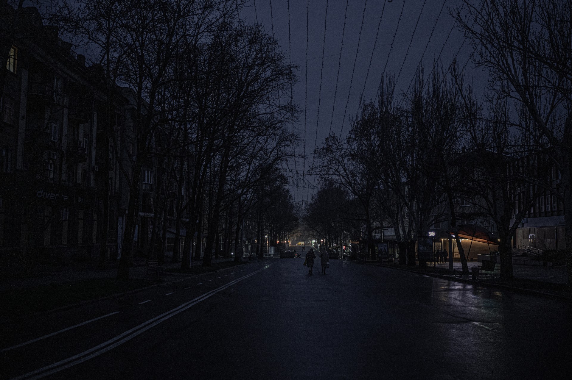 Mykolajivo centras. Dėl nuolatinių Rusijos atakų prieš Ukrainos kritinę infrastruktūrą elektros energijos tiekimas mieste smarkiai ribojamas.