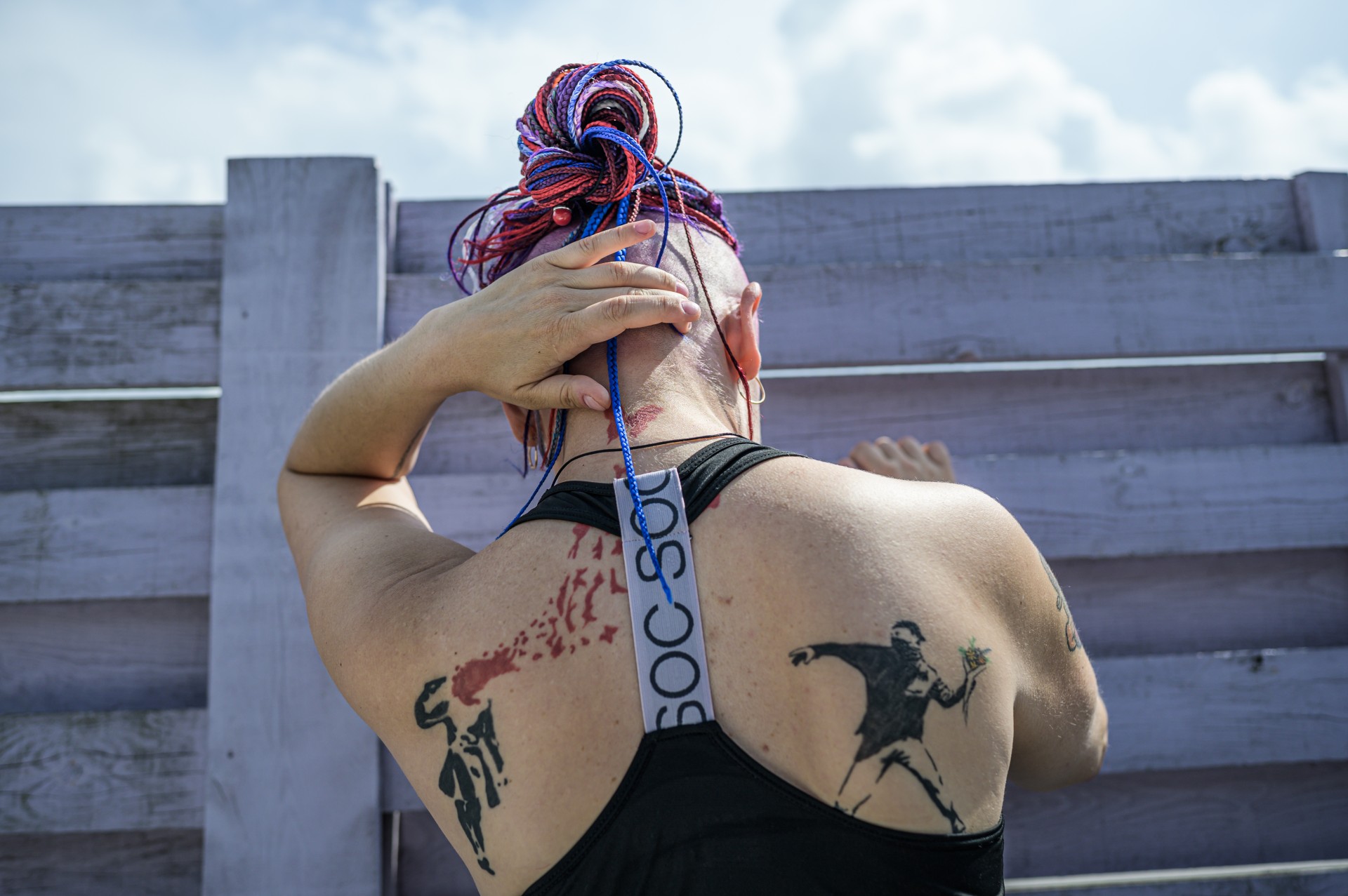 Sviatlana – Banksy gerbėja. Pirmąją tatuiruotę ji pasidarė Mogiliave, antrąją – Kijeve – paskutinėje savo kelionės atkarpoje.