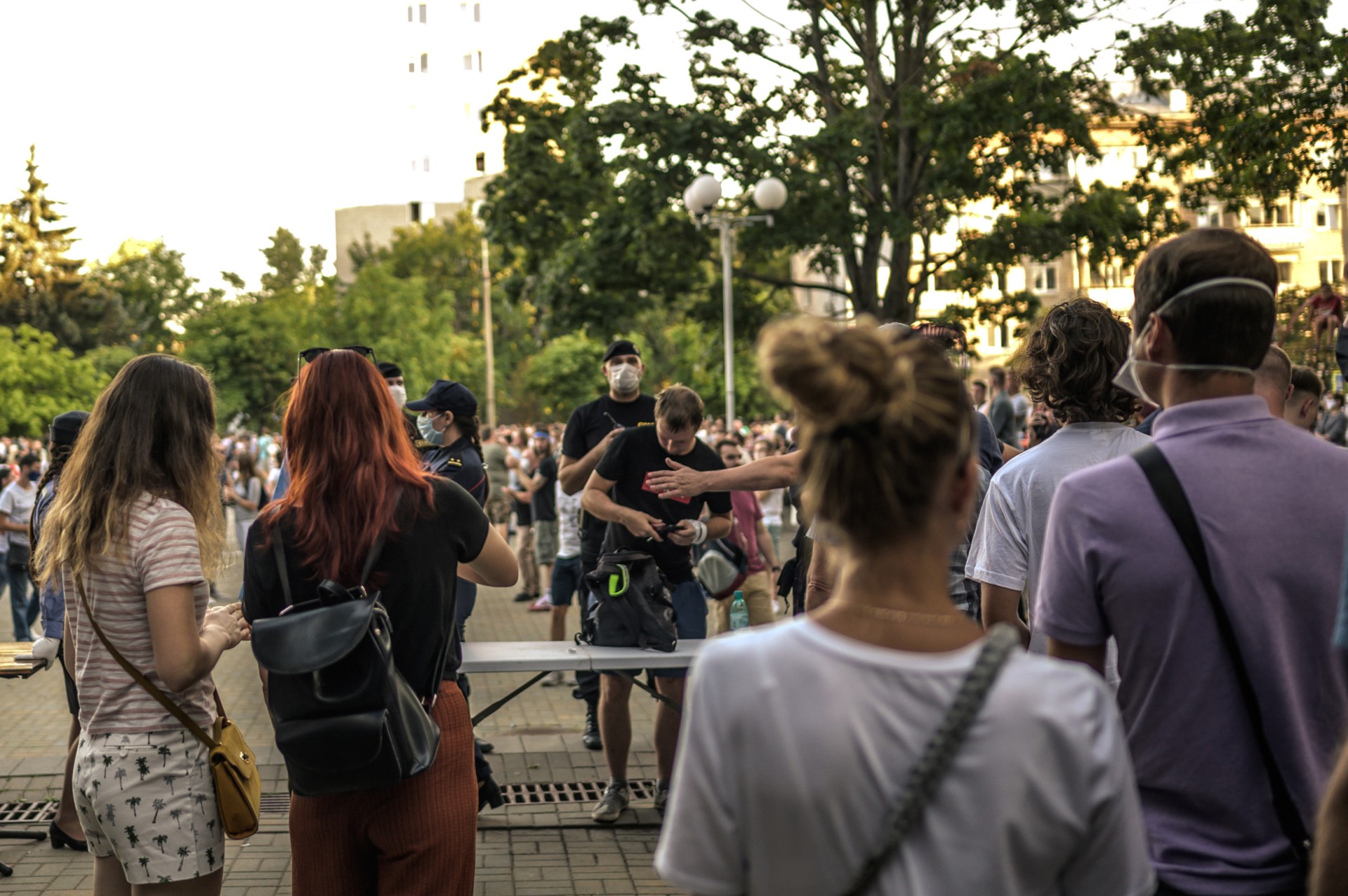 Rugpjūčio 6 dieną Kyjivo parke vyko opozicijos mitingas. Prie įėjimo milicija įrengė blokpostą, kuriame buvo apieškomi mitingo dalyviai. ©Denis Vėjas