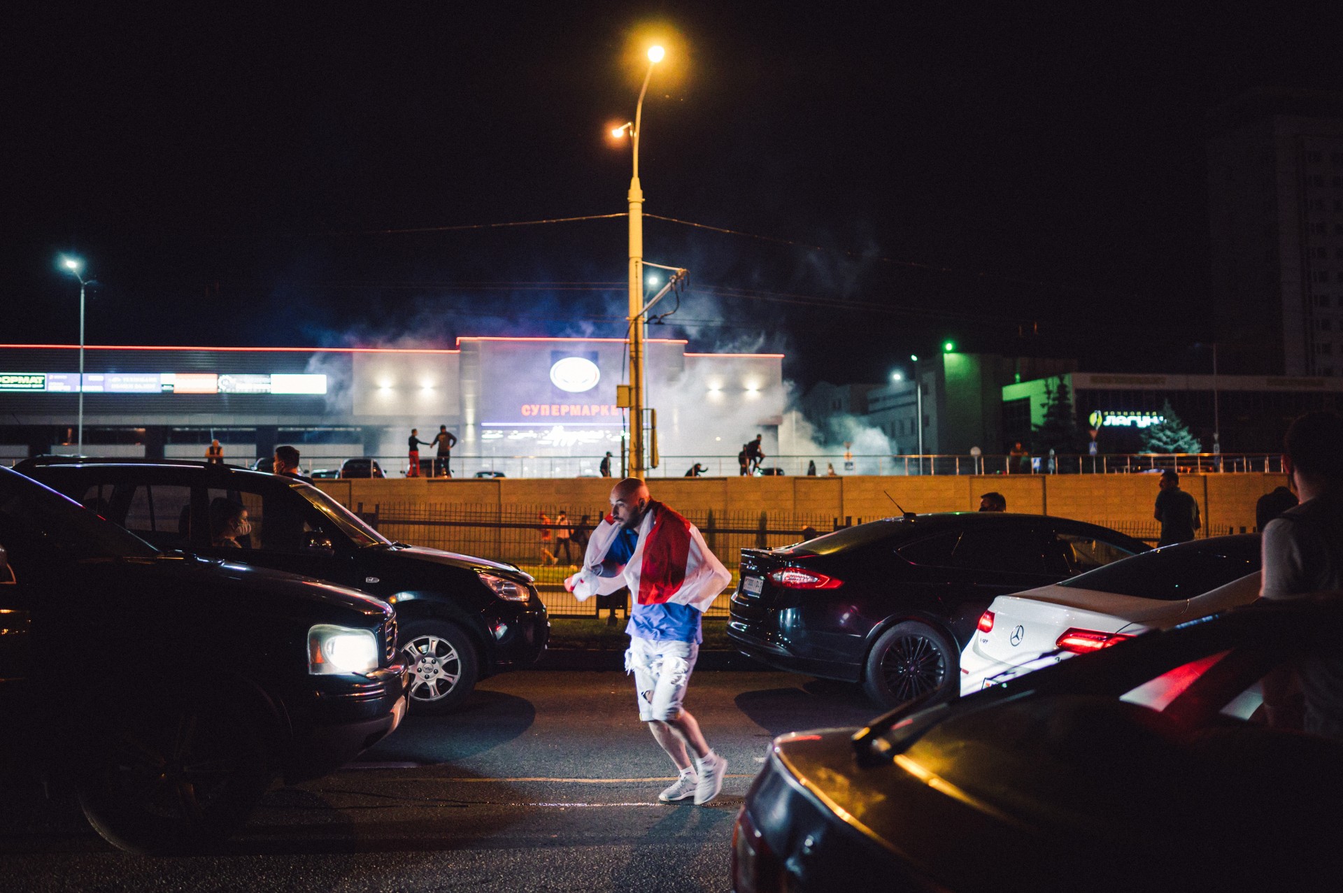 Protestuotojai išsibarsto į skirtingas puses nuo OMONO ašarinių dujų atakos Puškinskajos gatvėje. ©Denis Vėjas