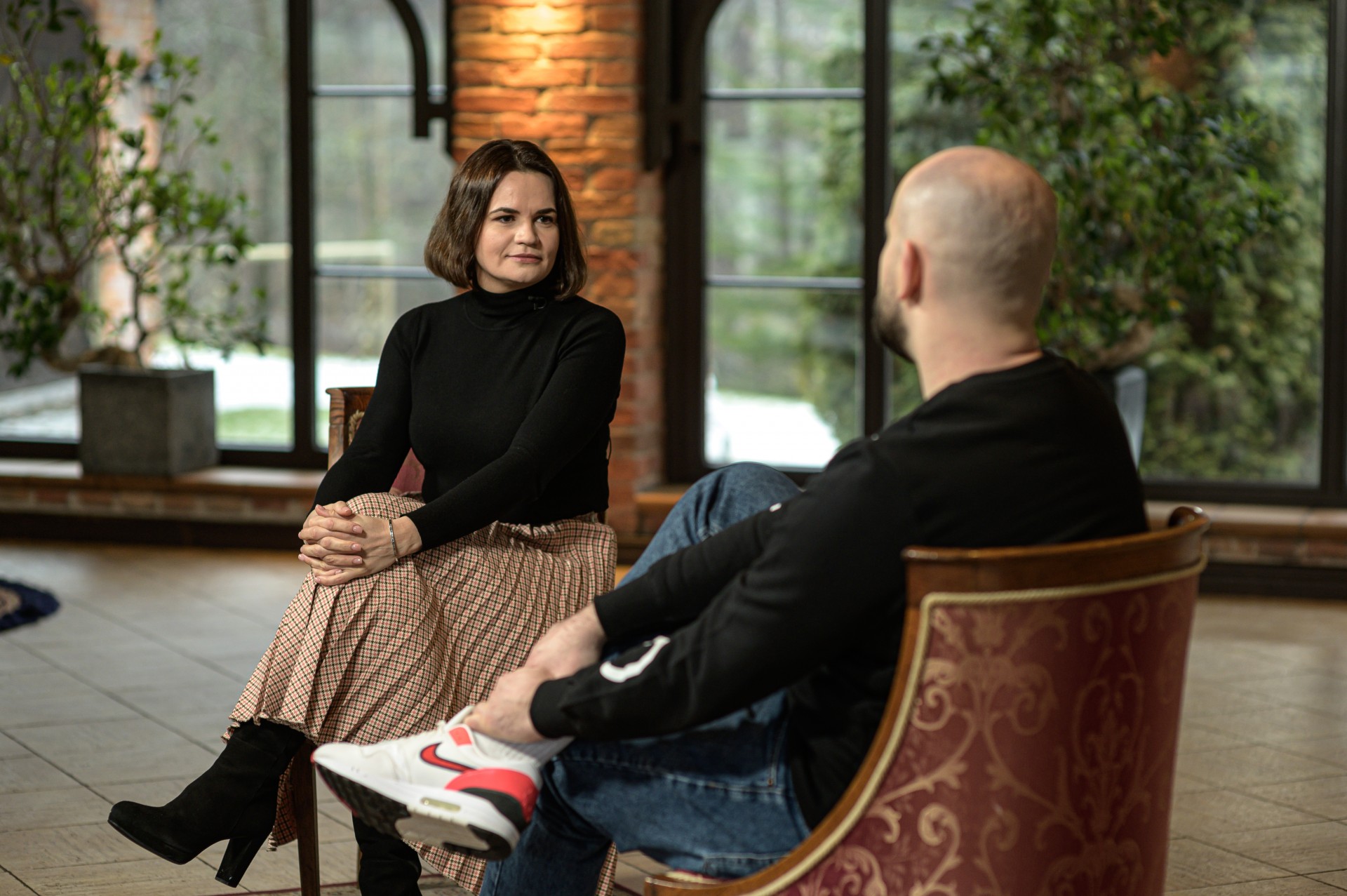 Baltarusijos demokratinio judėjimo lyderė Sviatlana Cichanouskaja kalbasi su Nikita Melkoziorovu.
