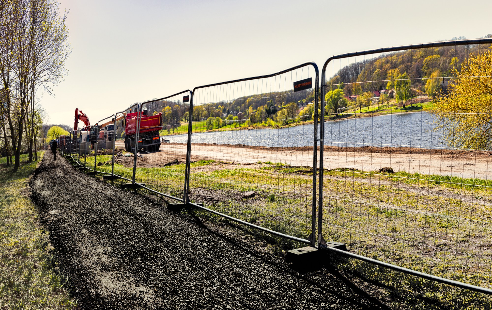 Suvažiavusi sunkioji technika Žemuosiuose Šančiuose, 2026 m. balandis. ©Darius Petrulis