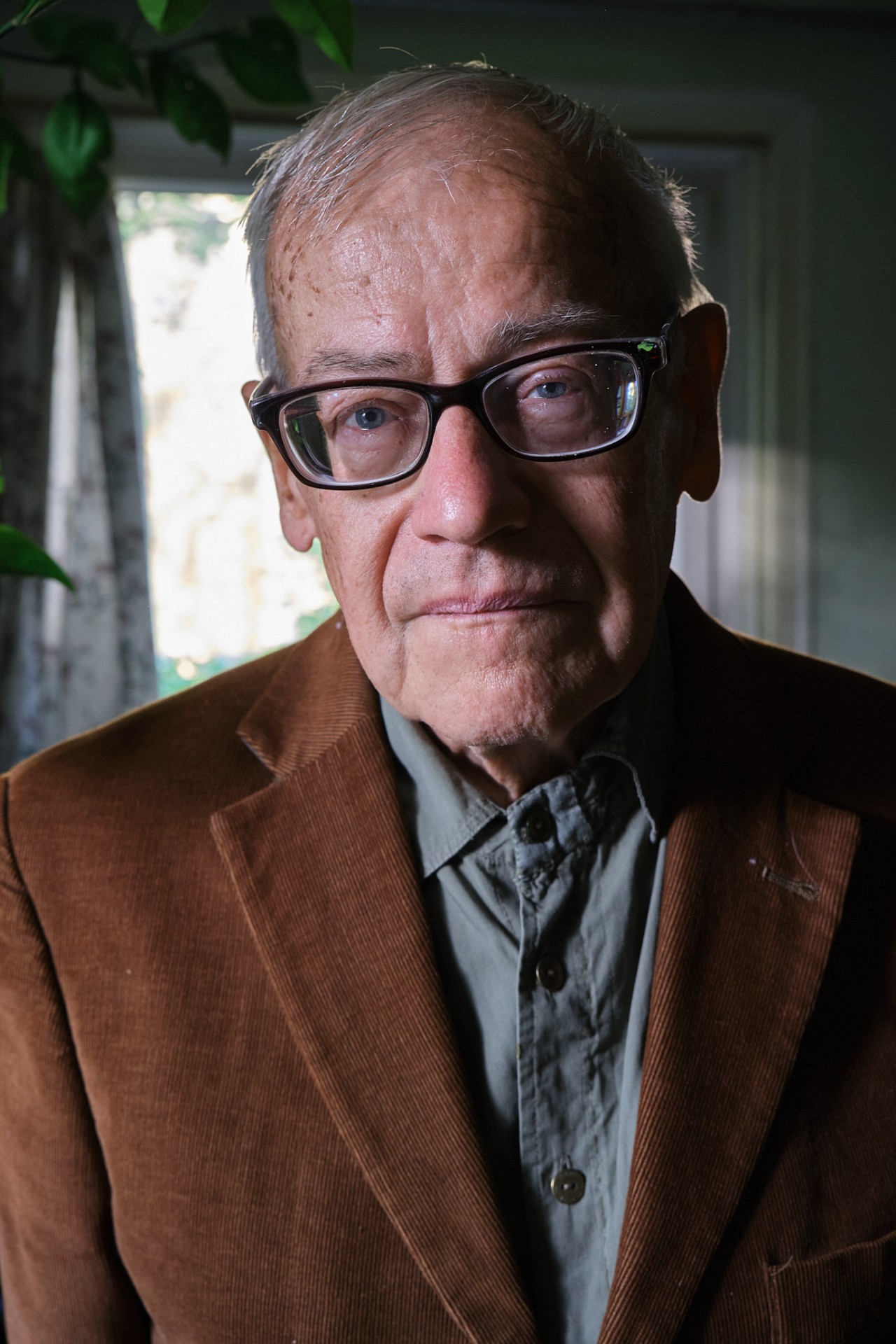 Bronius Dovydaitis savo darbo kambaryje Kaune, 2021-ųjų vasara.
