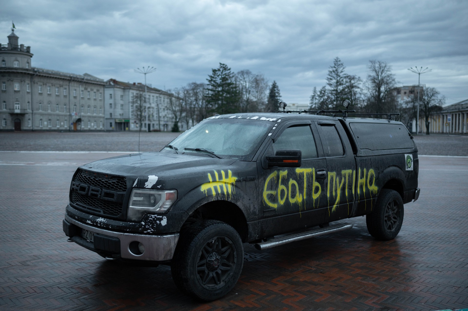Teritorinės gynybos pajėgų automobilis.