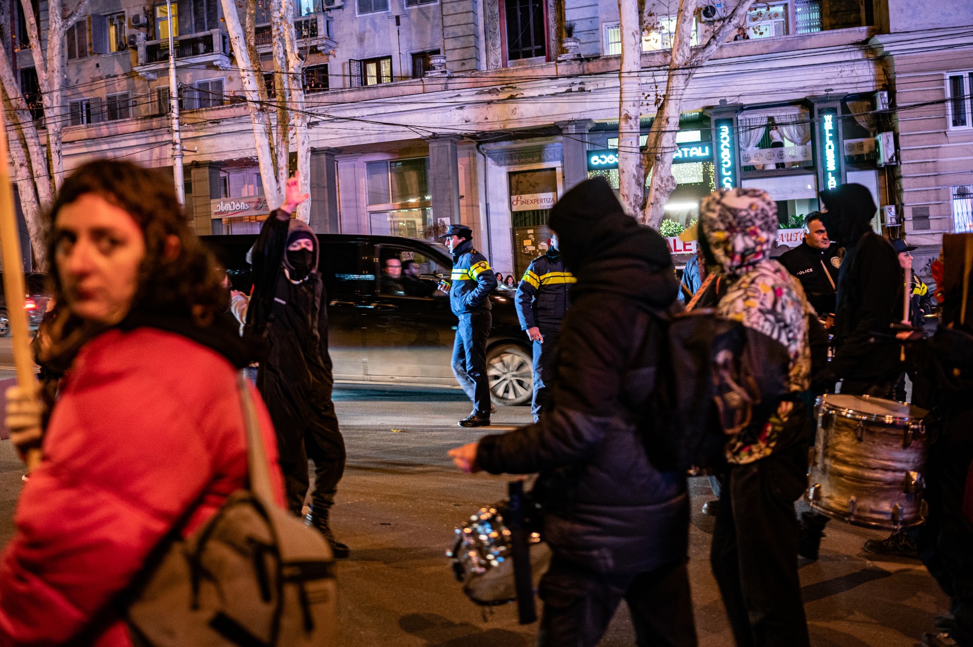 Iš viso nuo protestų pradžios sulaikyta daugiau nei 500 žmonių, dauguma jų praneša apie sulaikymo metu iš policijos pareigūnų patirtą smurtą ir patyčias. ©Denis Vėjas