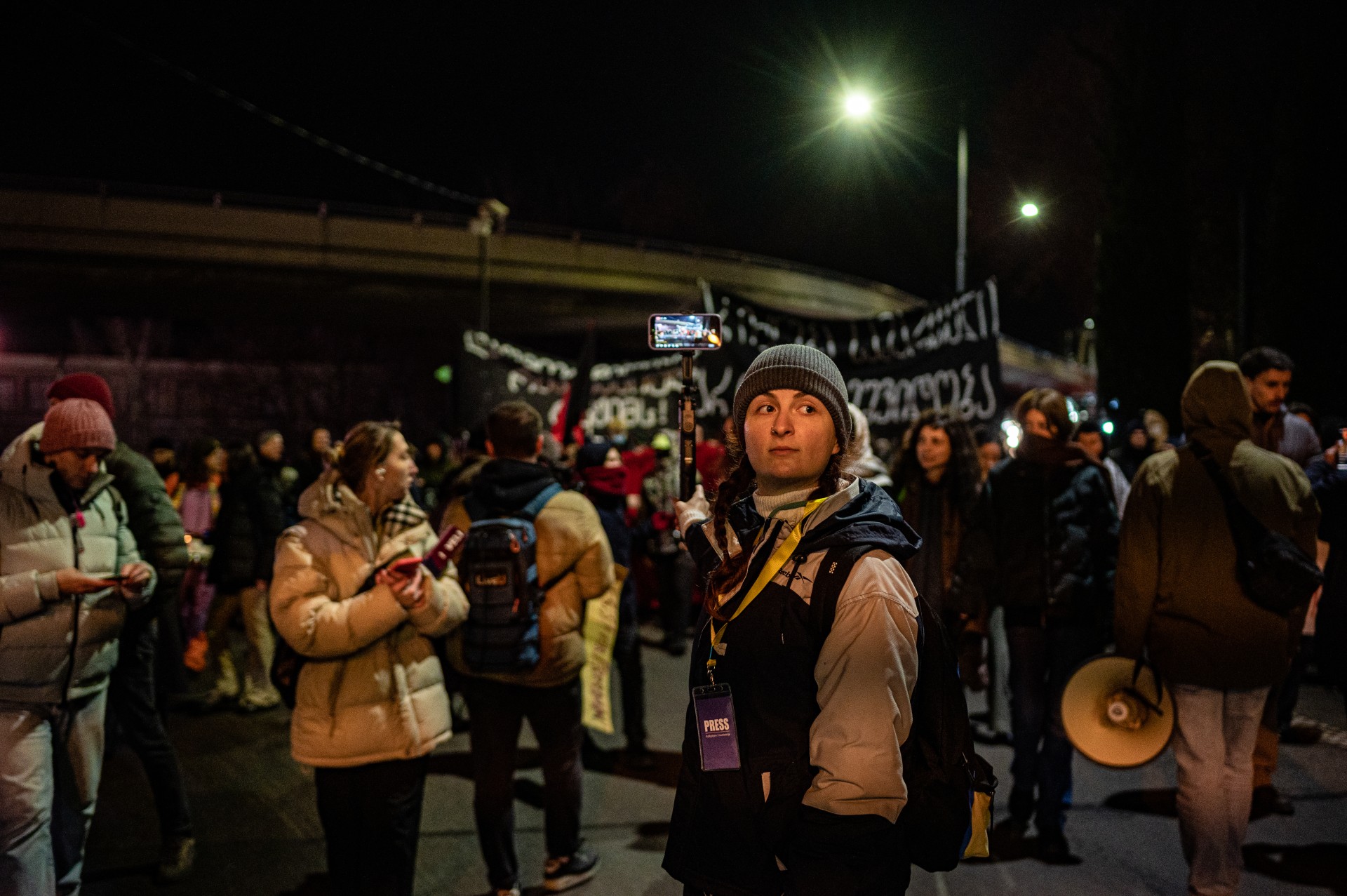 „Mautskebeli“ žurnalistė Any Giorgadzė dokumentuoja demonstraciją prieš policijos smurtą ir autoritarizmą. ©Denis Vėjas