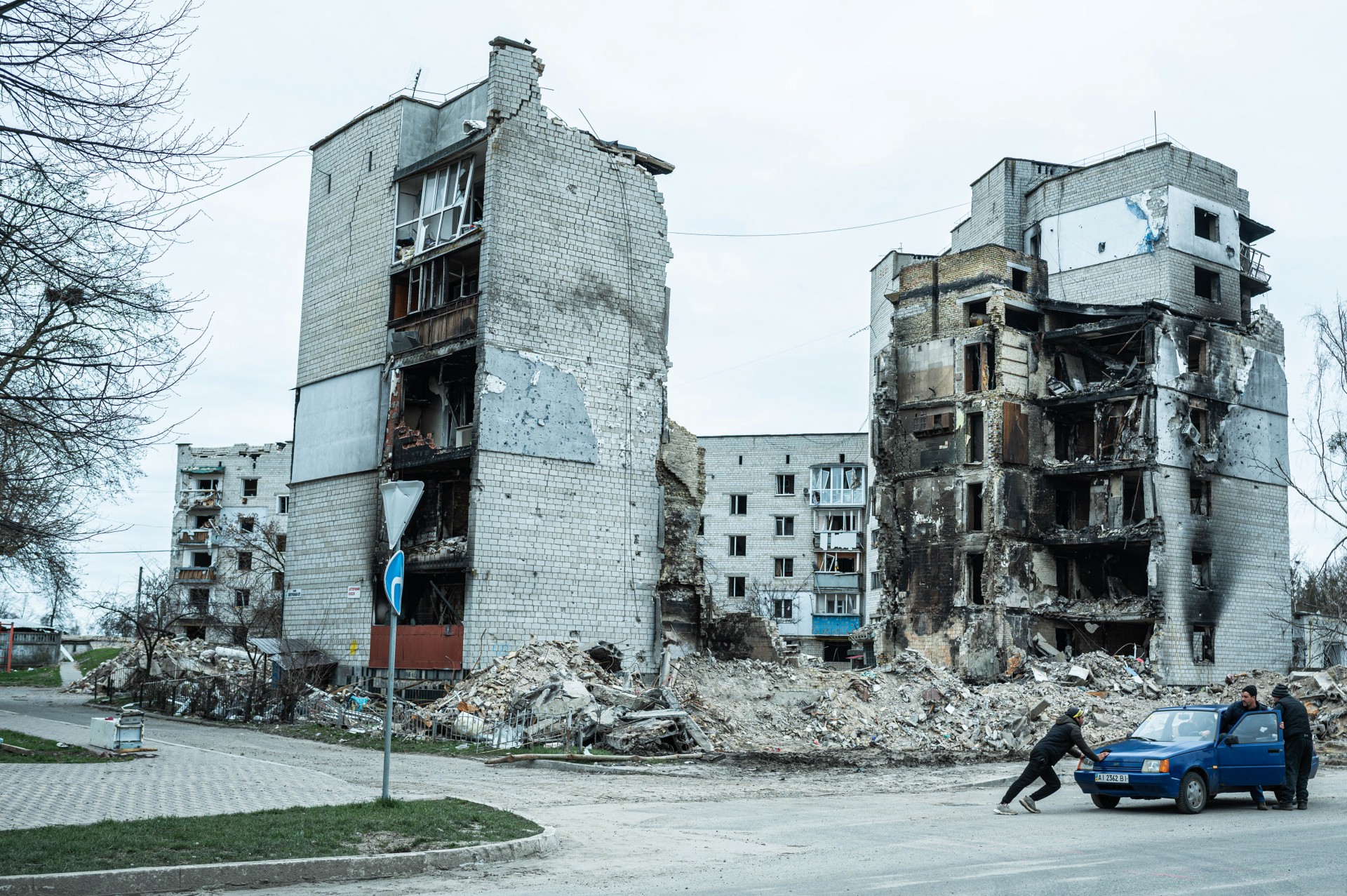 Borodianka, Kyjivo priemiestis, esantis į šiaurės rytus nuo sostinės. Po Rusijos aviacijos smūgio gyvenamojo namo centrinė dalis visiškai sulyginta su žeme.