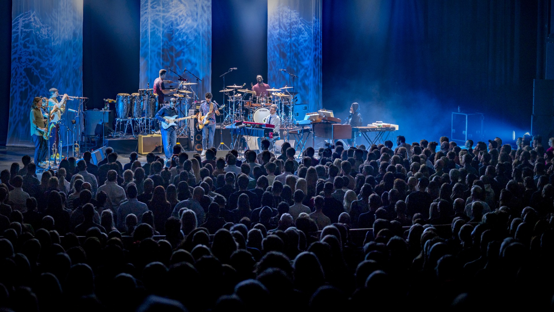 Amerikiečiai „Snarky Puppy“ pirmą kartą atlieka savo monumentalų džiazą Taline sausakimšai auditorijai. ©Rene Jakobson