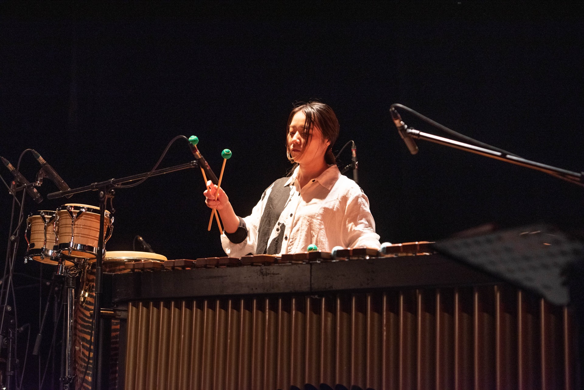 Japonijos perkusininkė Hitomi Aikawa „Vilnius Jazz“ scenoje. ©Daiva Klovienė