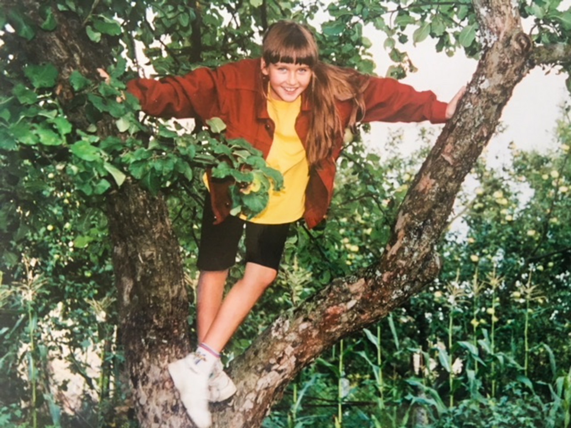 Elena Reimerytė vaikystėje Vilniuje. Viena iš jos idėjų – kad mieste gyvenantys žmonės gali susikurti asmeninį ryšį su miesto medžiais kaip ir žmonės, turintys medžius privačiose teritorijose užmiestyje ar kaime.