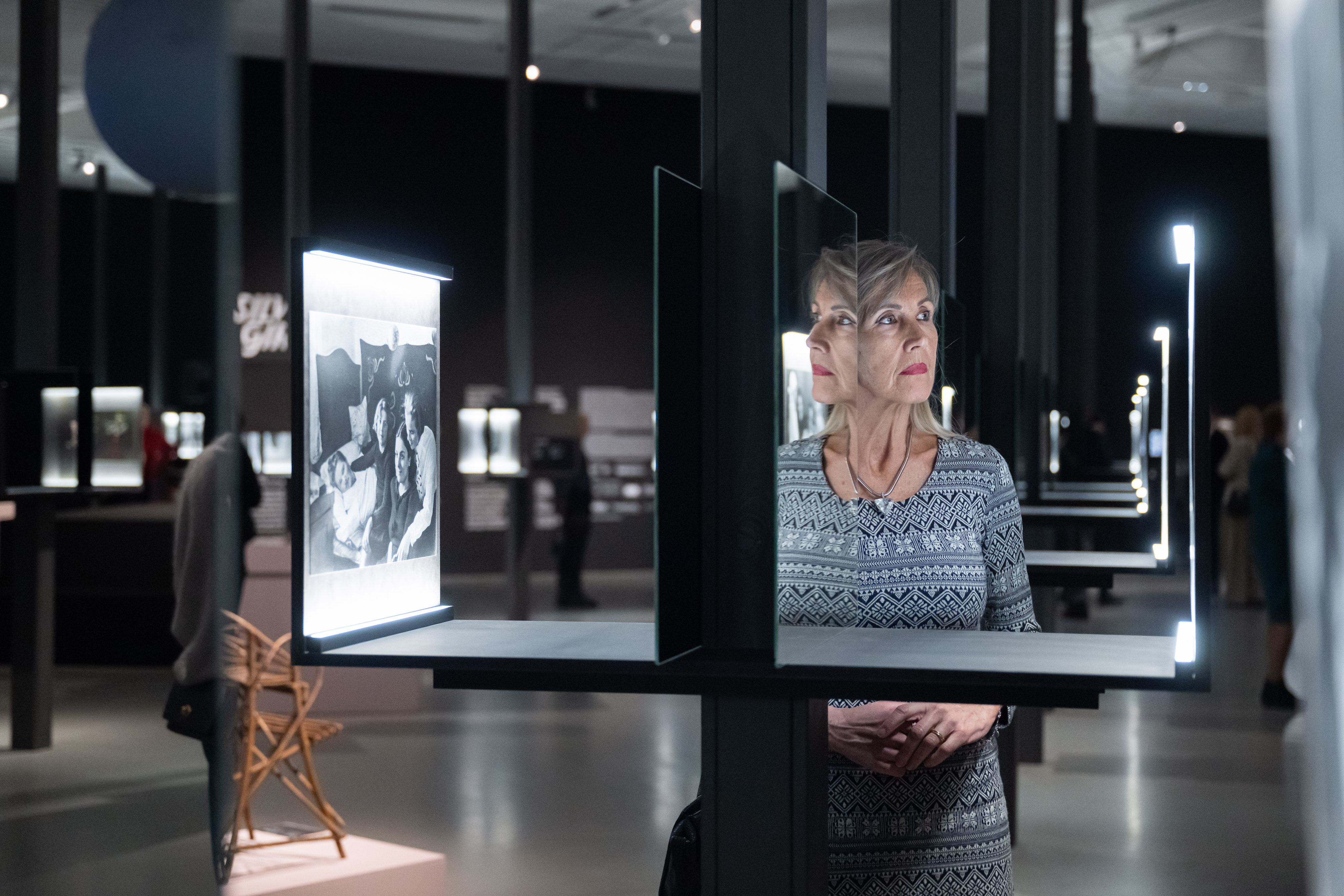 Parodos „Sidabro merginos. Retušuota Baltijos šalių fotografijos istorija“ atidarymas Nacionalinėje dailės galerijoje. ©Gintarė Grigėnaitė/Lietuvos nacionalinis dailės muziejus