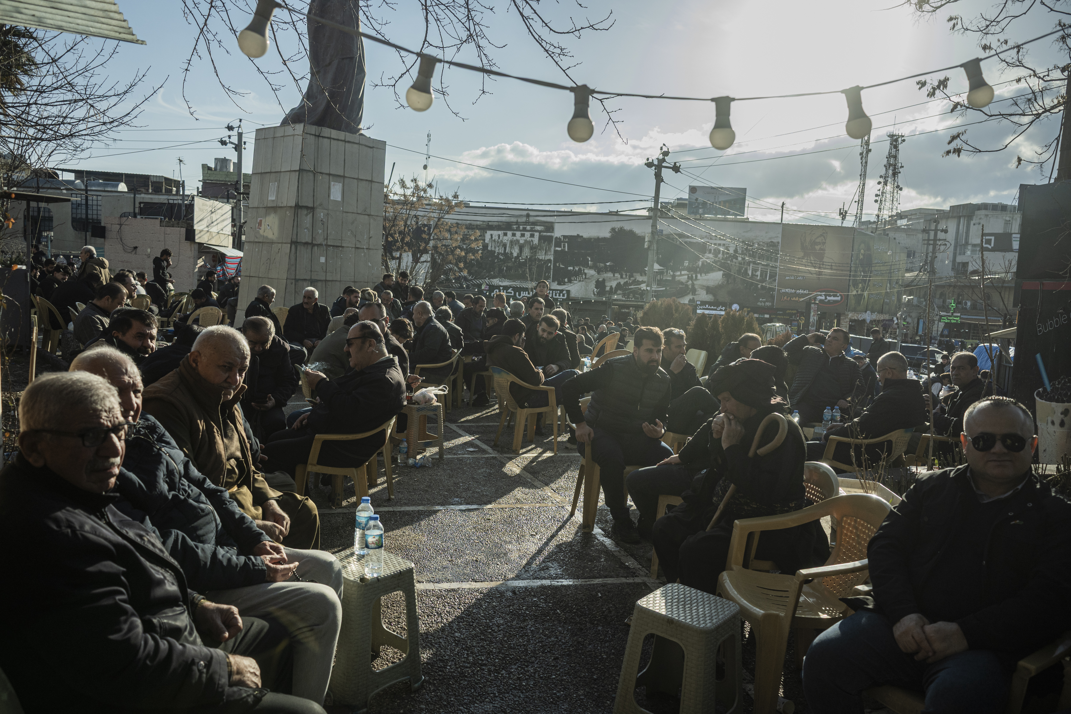 Pagrindinė Suleimanijos aikštė. Irako Kurdistane visose viešosiose erdvėse dominuoja vyrai. ©Denis Vėjas
