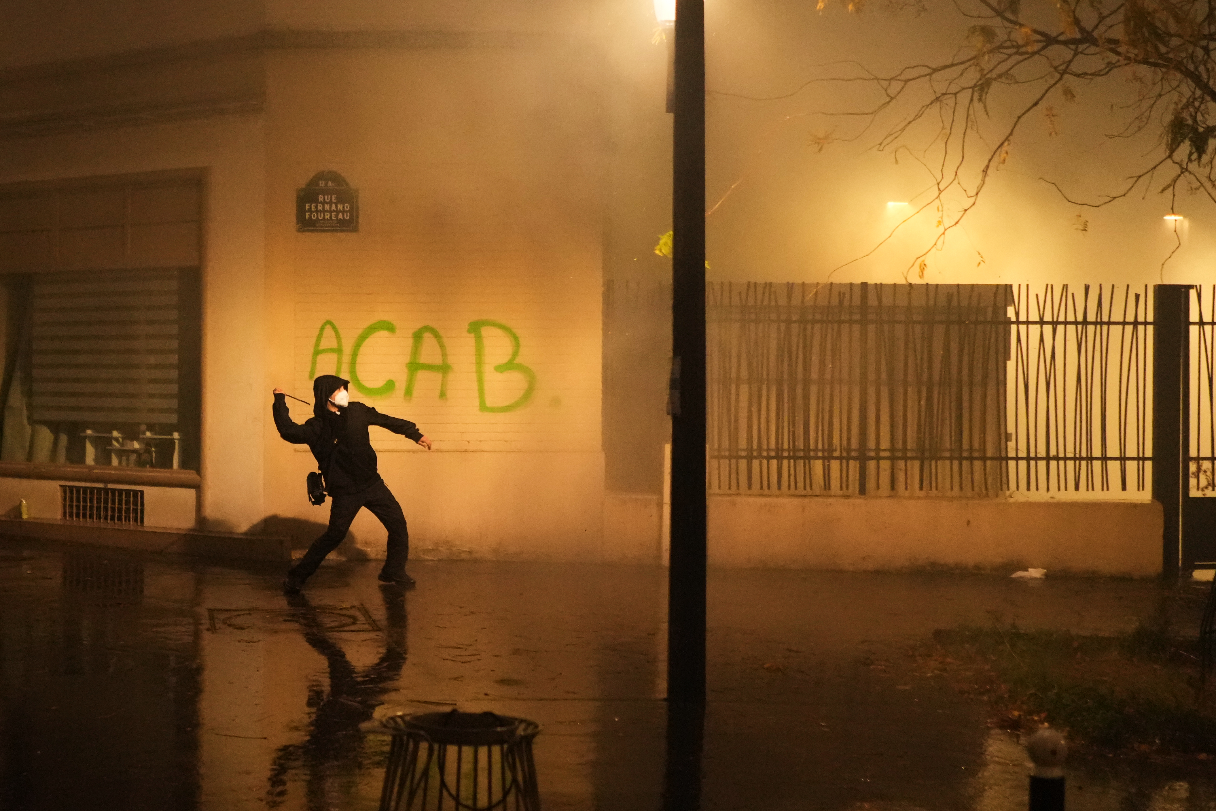 Protestuotojas Paryžiuje spalio 24 d. ©Thibault Camus / AP Photo