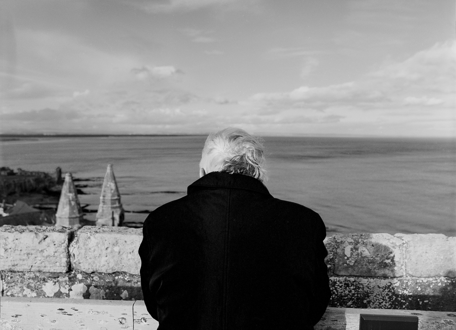 Tomas Venclova St Andrews mieste Škotijoje 2019-ųjų spalį. ©Artūras Morozovas