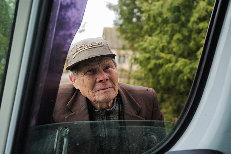 „Seni žmonės ten užmiršti.“ Lietuvos kaimas pro autoparduotuvės langą