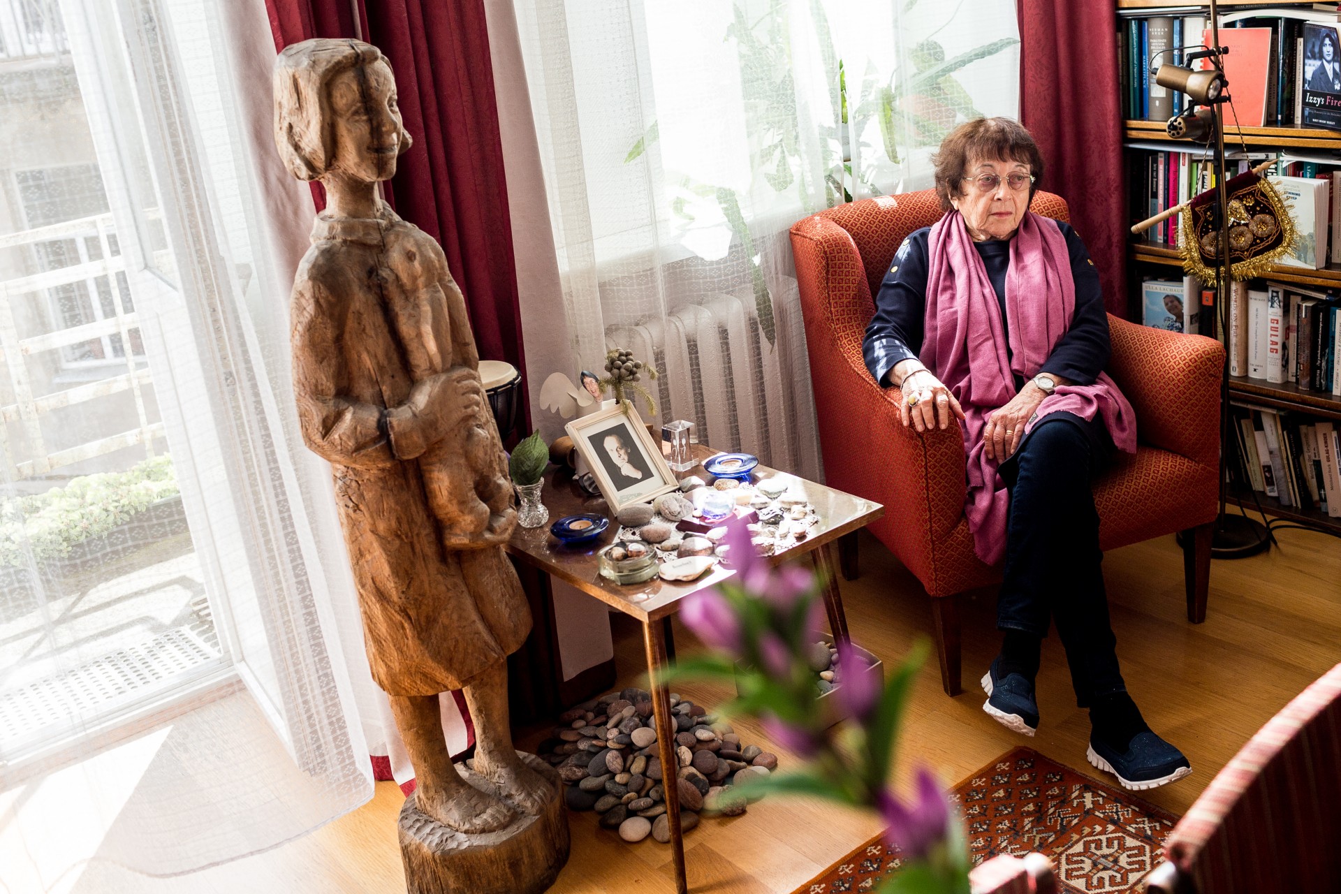 Profesorė Irena Veisaitė savo namuose Vilniuje. ©Artūras Morozovas