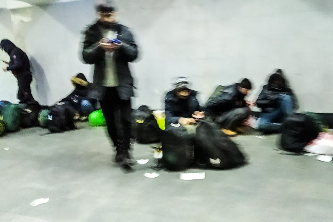 Migrantai centrinėse Minsko gatvėse, požeminėse perėjose. ©Anonimas