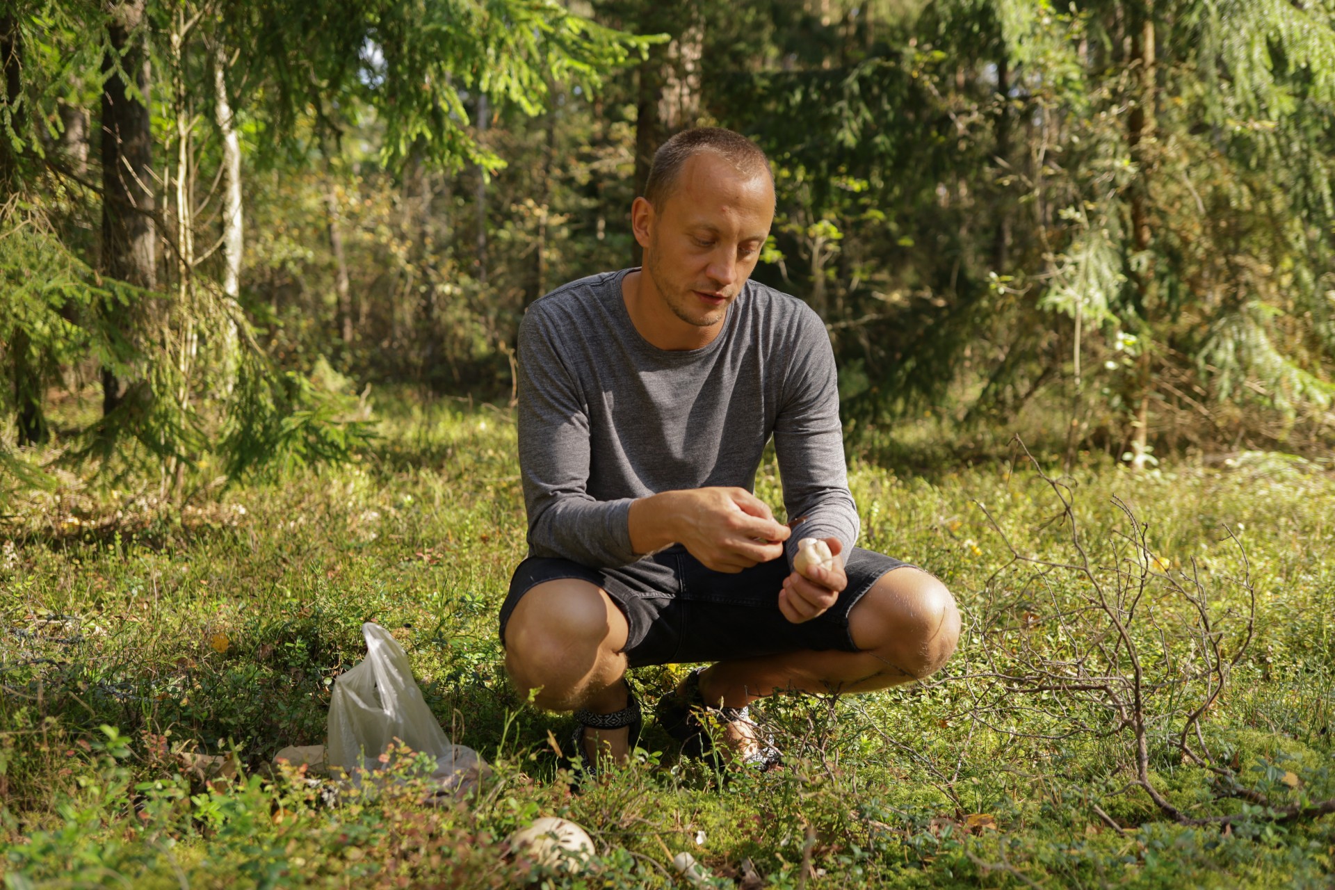 Ivanas Visaginą supančiuose miškuose atrado grybavimo ir uogavimo džiaugsmą. ©Jevgenija Cholodova