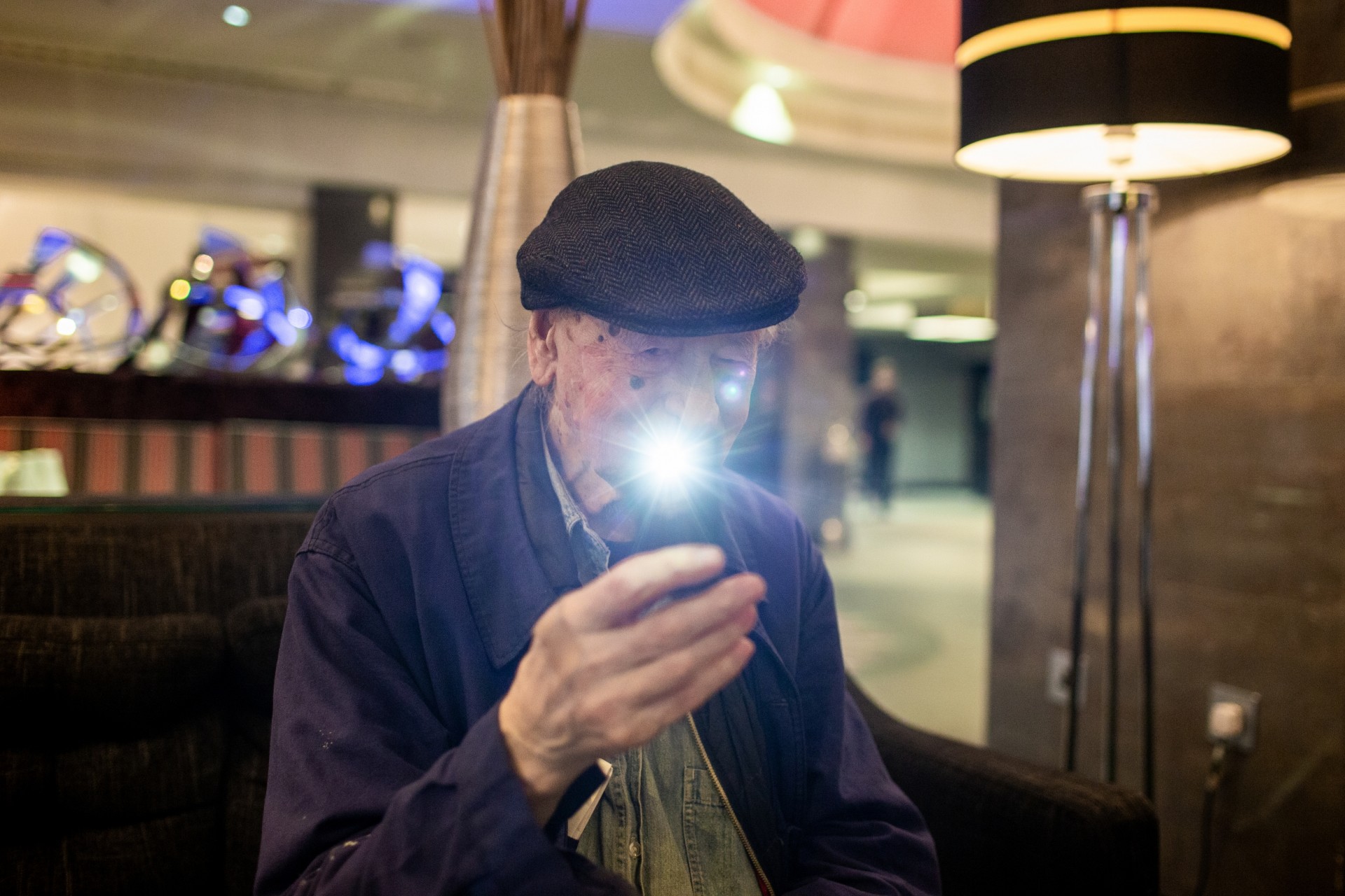 Jonas Mekas lig šiol kasdien filmuoja videodienoraštį, tik jo Bolex kamerą pakeitė kišeninė. ©Severina Venckutė